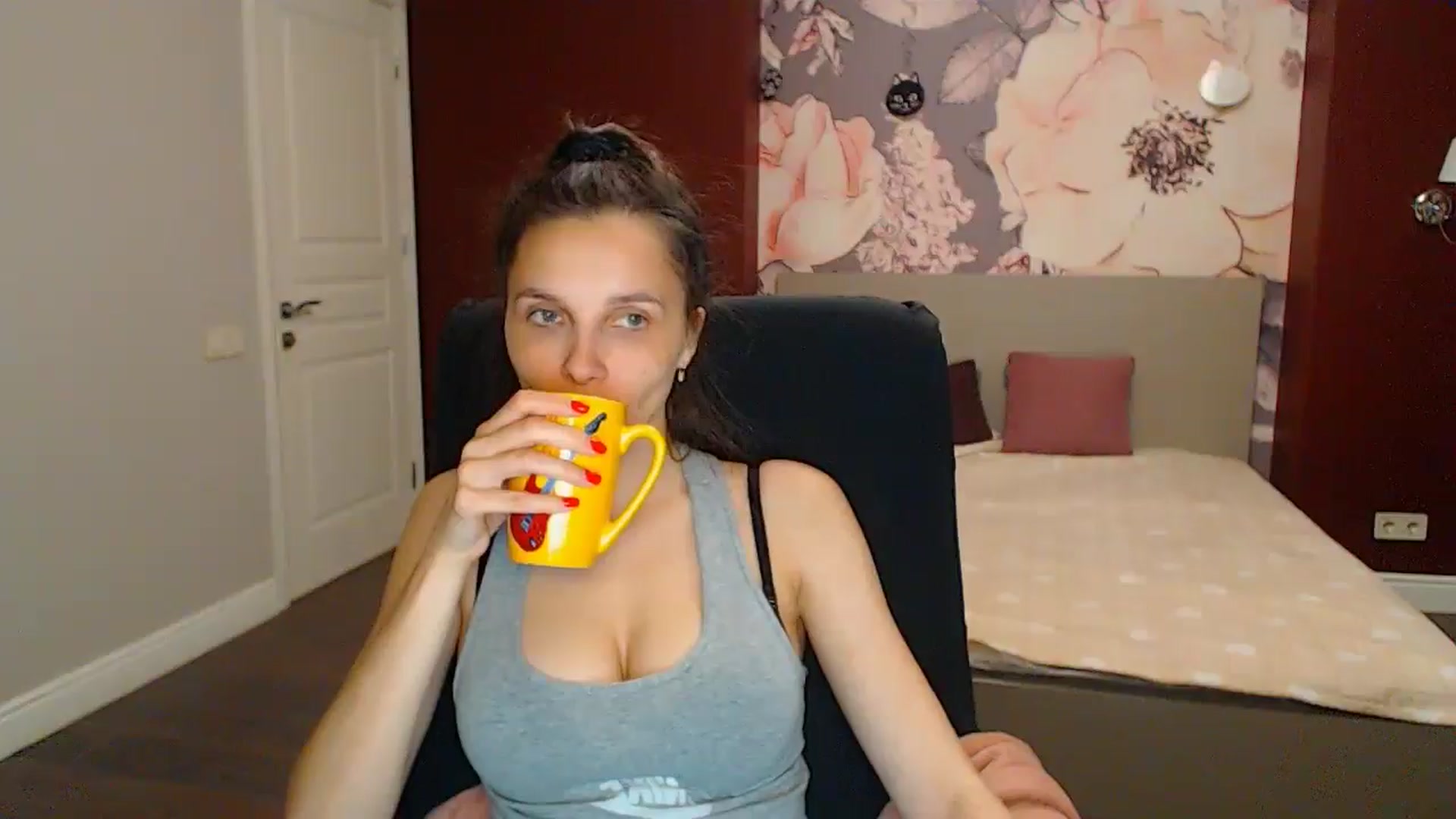 Gallery image thumbnail from Karina_Mils's myfreecams stream on, 05/18/2024, 18:01 image 10 of 20