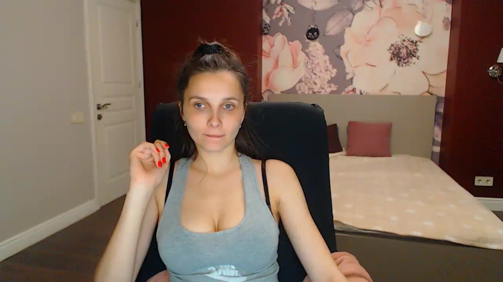Gallery image thumbnail from Karina_Mils's myfreecams stream on, 05/18/2024, 18:01 image 9 of 20