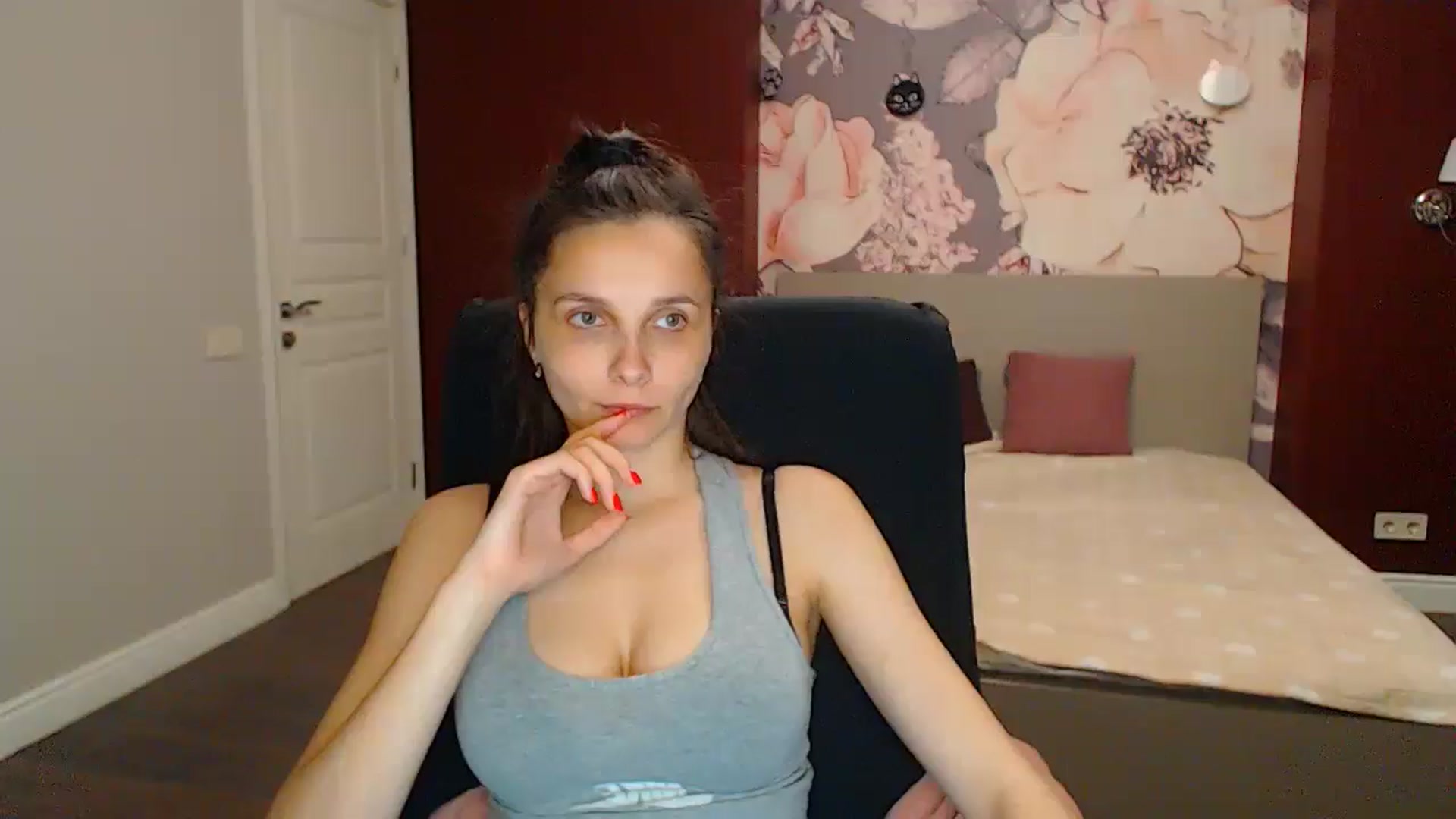 Gallery image thumbnail from Karina_Mils's myfreecams stream on, 05/18/2024, 18:01 image 15 of 20