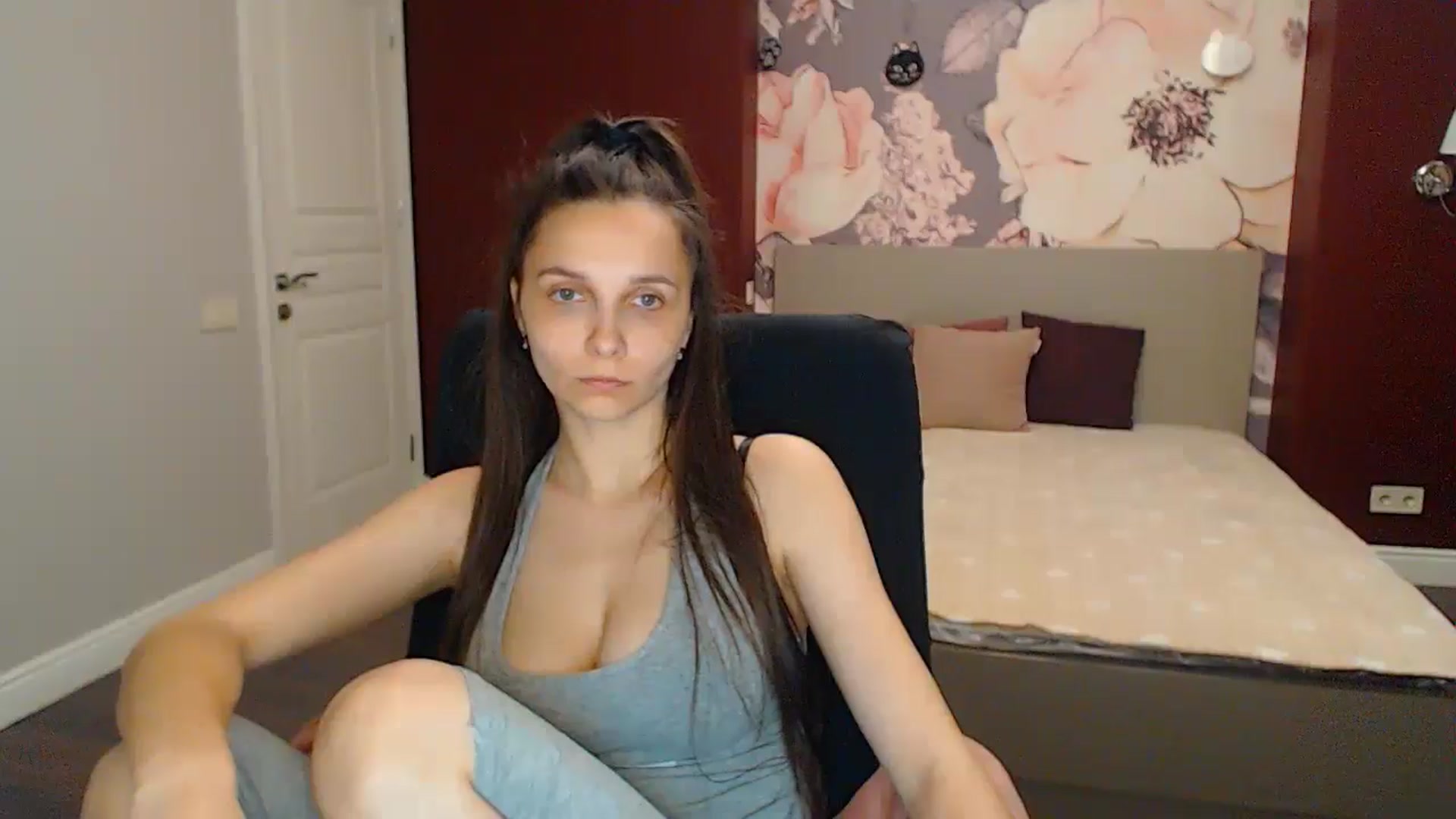 Gallery image thumbnail from Karina_Mils's myfreecams stream on, 05/19/2024, 16:43 image 17 of 20