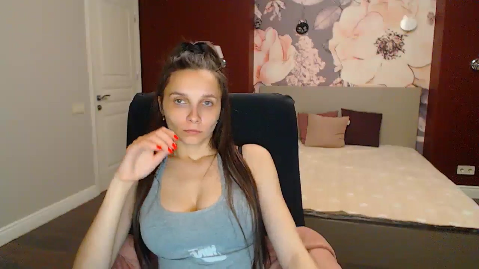 Gallery image thumbnail from Karina_Mils's myfreecams stream on, 05/19/2024, 17:42 image 17 of 20