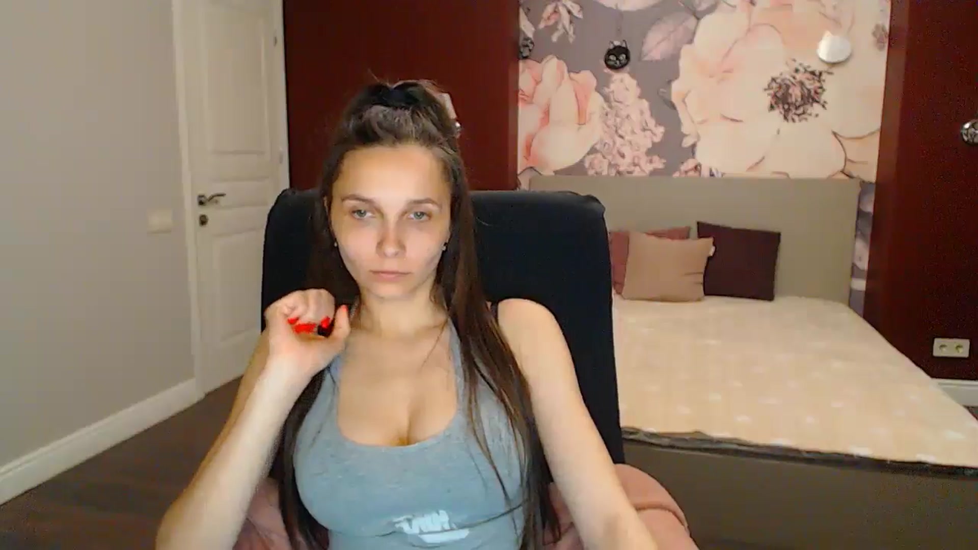 Gallery image thumbnail from Karina_Mils's myfreecams stream on, 05/19/2024, 17:42 image 16 of 20