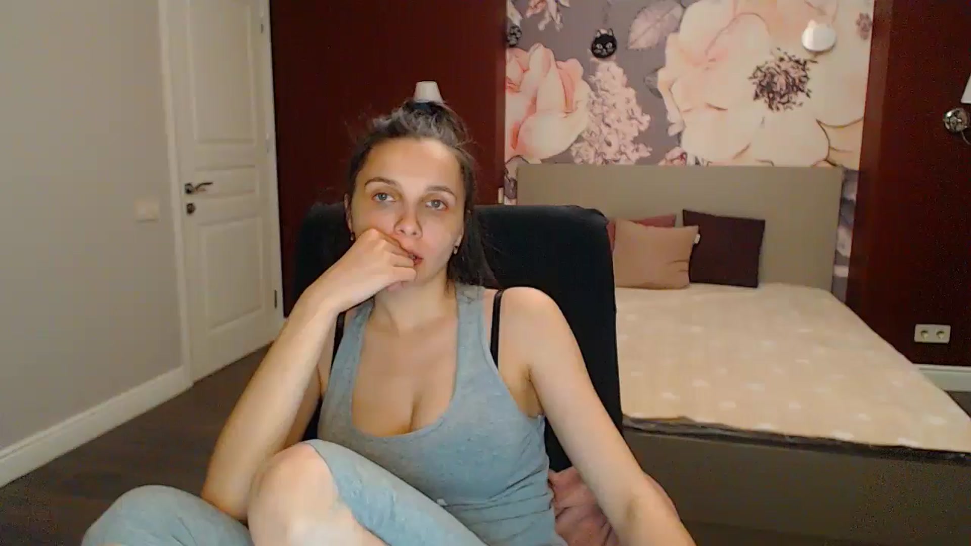 Gallery image thumbnail from Karina_Mils's myfreecams stream on, 05/19/2024, 17:42 image 1 of 20