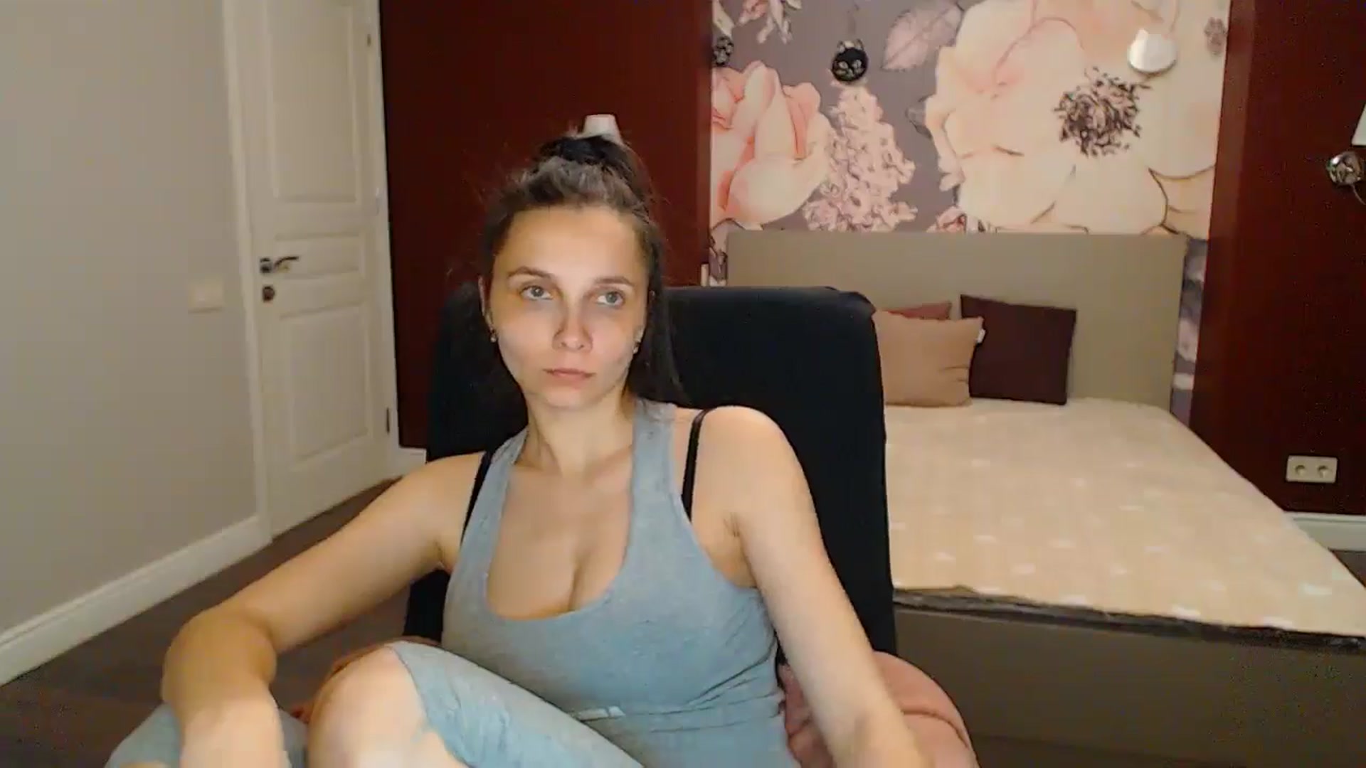 Gallery image thumbnail from Karina_Mils's myfreecams stream on, 05/19/2024, 17:42 image 8 of 20