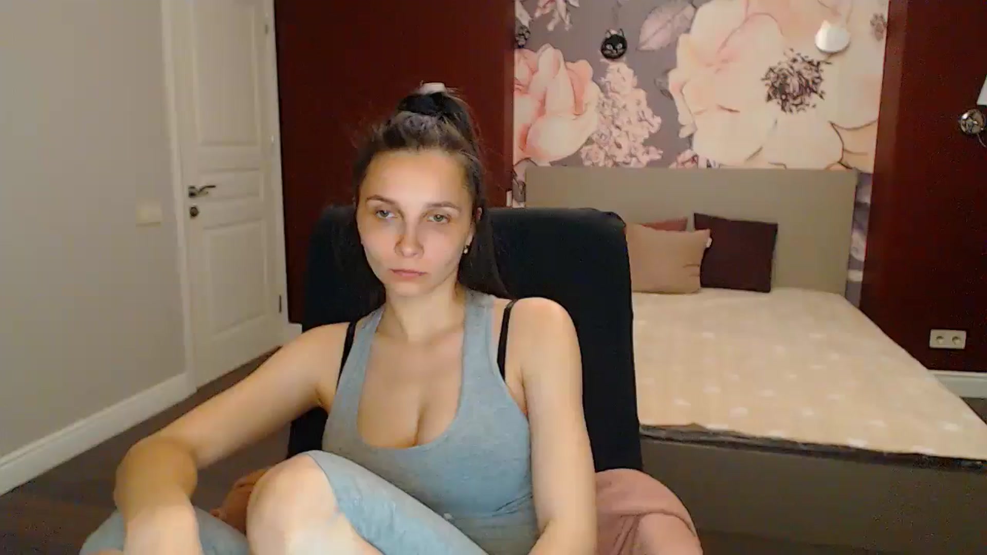Gallery image thumbnail from Karina_Mils's myfreecams stream on, 05/19/2024, 17:42 image 4 of 20