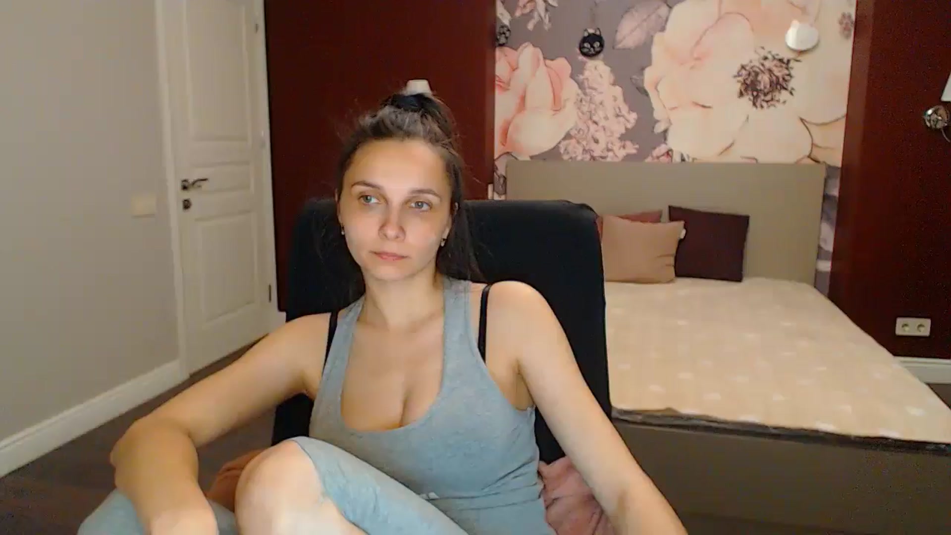 Gallery image thumbnail from Karina_Mils's myfreecams stream on, 05/19/2024, 17:42 image 2 of 20