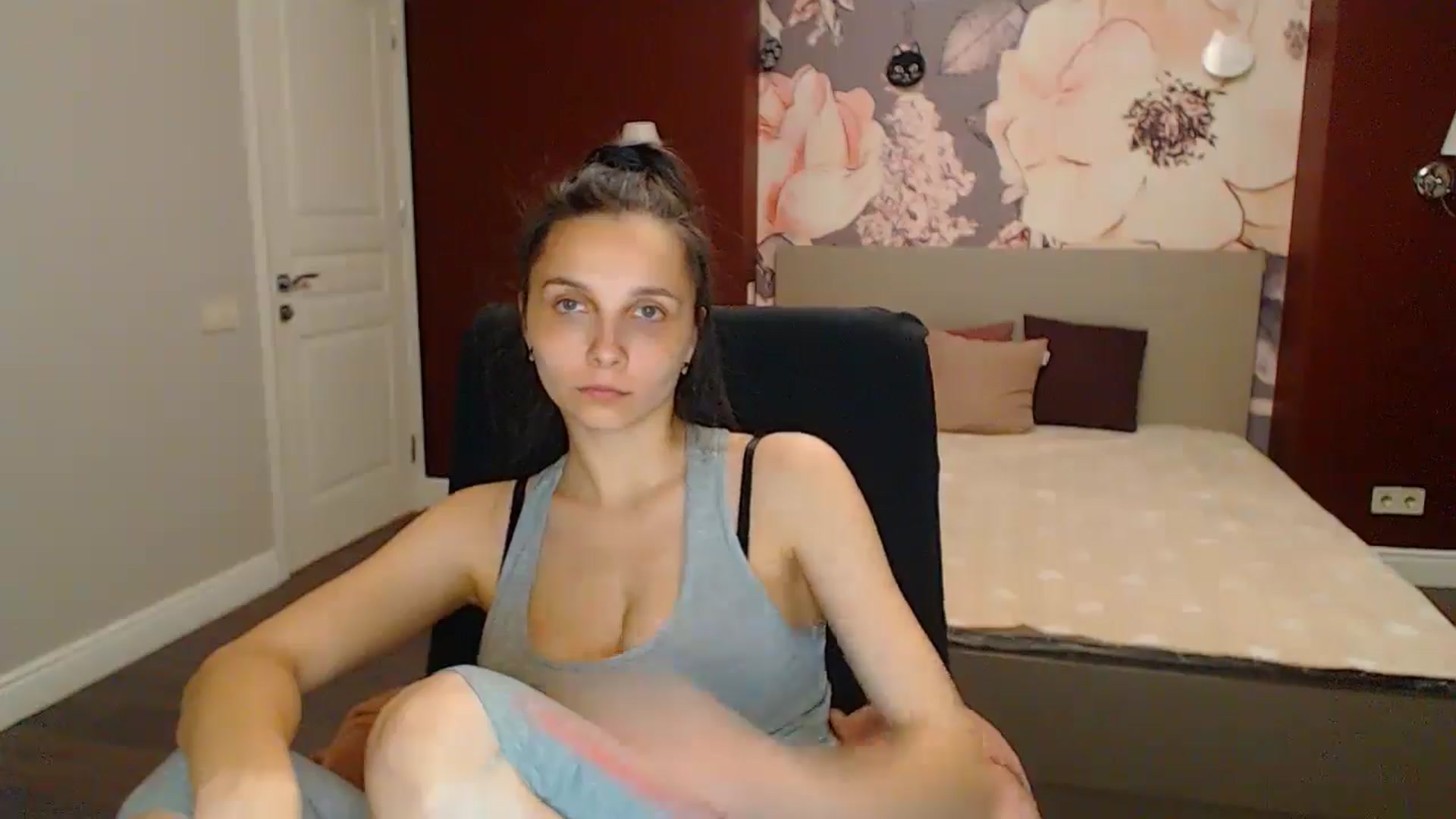 Gallery image thumbnail from Karina_Mils's myfreecams stream on, 05/19/2024, 17:42 image 6 of 20
