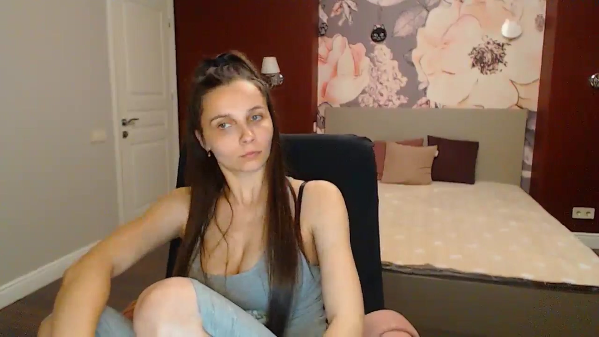 Gallery image thumbnail from Karina_Mils's myfreecams stream on, 05/19/2024, 17:42 image 18 of 20