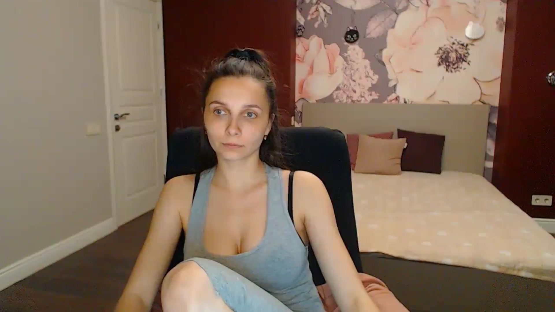 Gallery image thumbnail from Karina_Mils's myfreecams stream on, 05/19/2024, 18:58 image 16 of 20