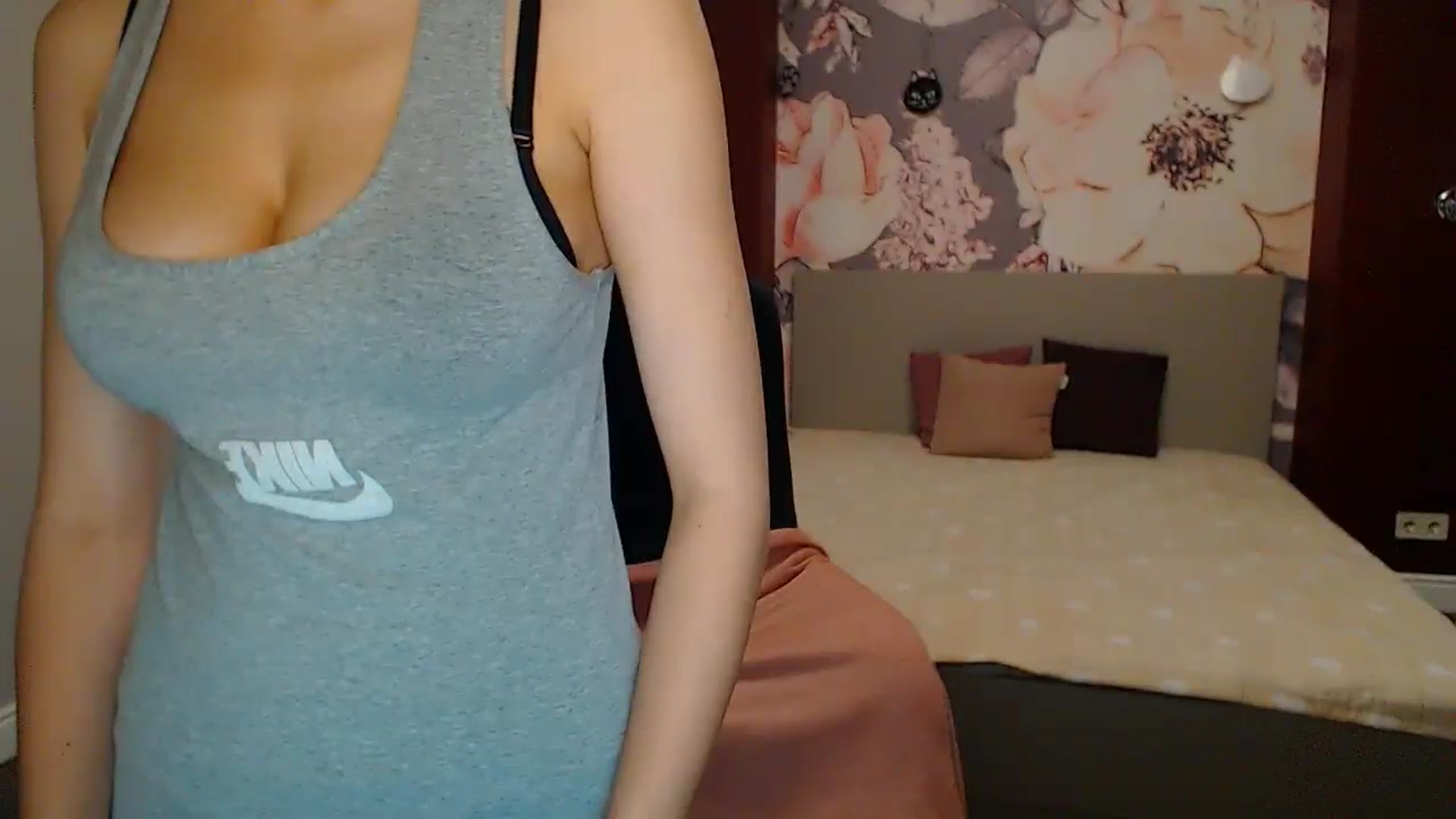 Gallery image thumbnail from Karina_Mils's myfreecams stream on, 05/19/2024, 18:58 image 15 of 20