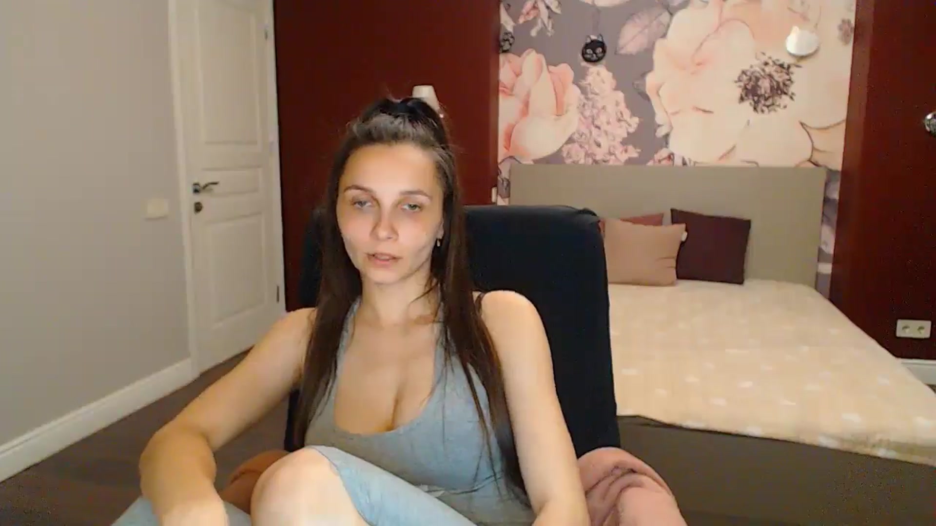 Gallery image thumbnail from Karina_Mils's myfreecams stream on, 05/19/2024, 19:27 image 15 of 20