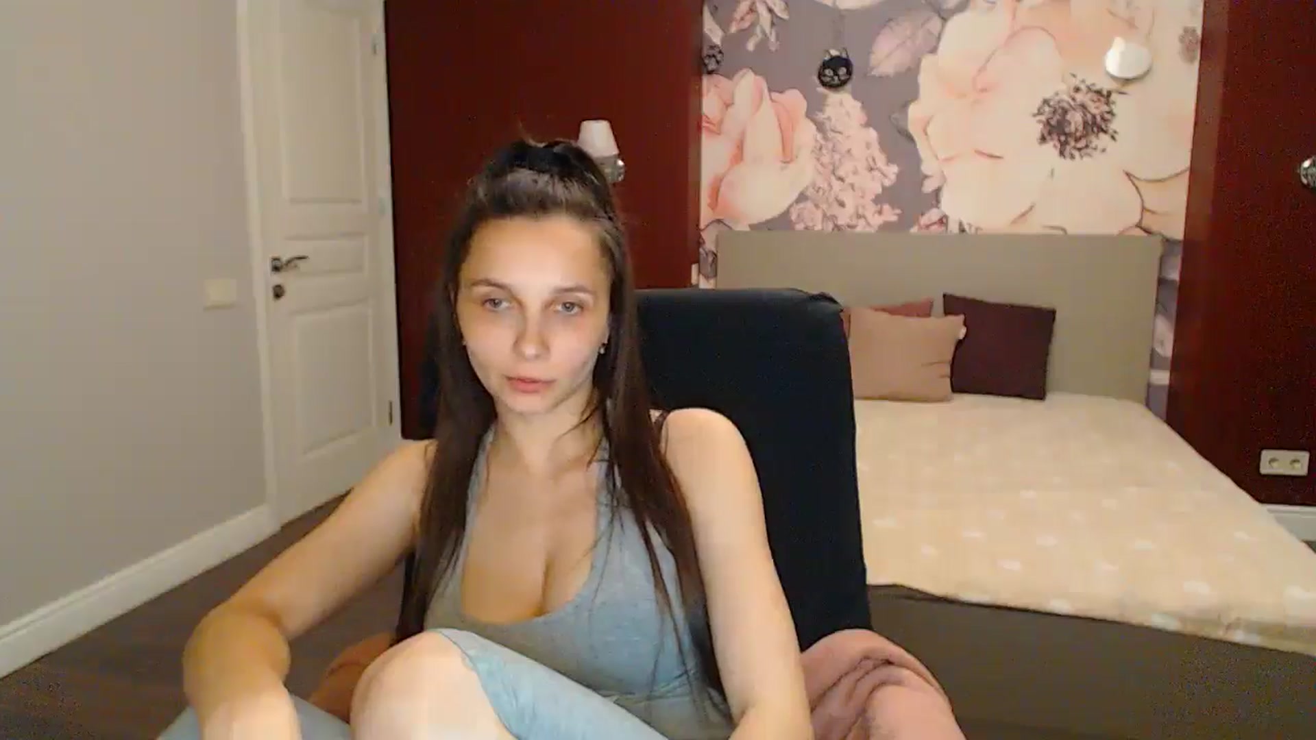 Gallery image thumbnail from Karina_Mils's myfreecams stream on, 05/19/2024, 19:27 image 18 of 20