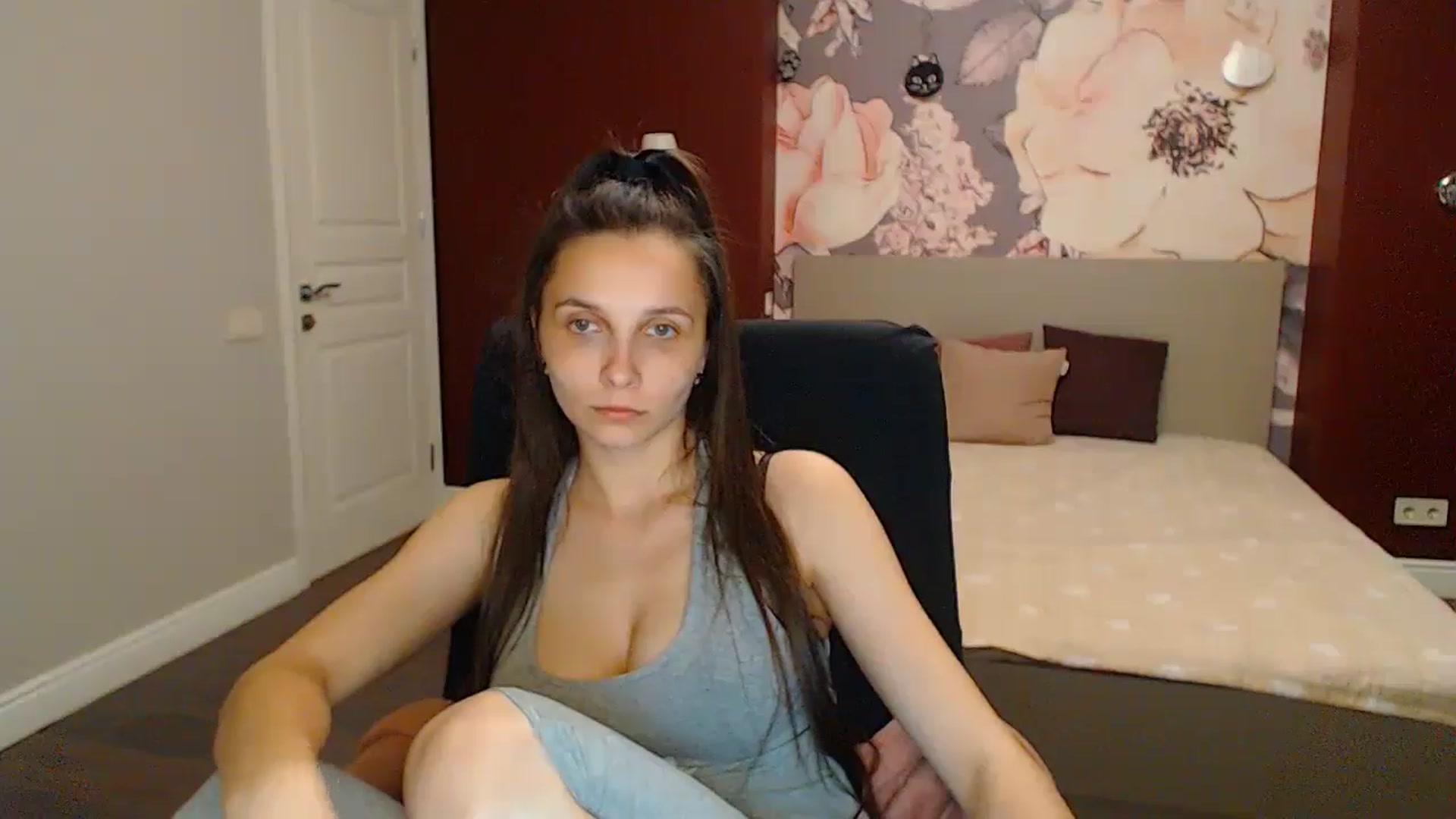 Gallery image thumbnail from Karina_Mils's myfreecams stream on, 05/19/2024, 19:27 image 11 of 20