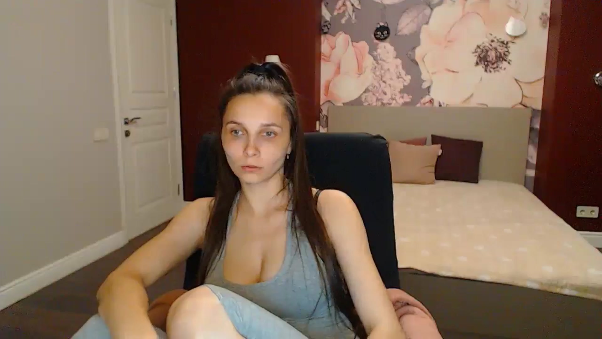 Gallery image thumbnail from Karina_Mils's myfreecams stream on, 05/19/2024, 19:27 image 13 of 20