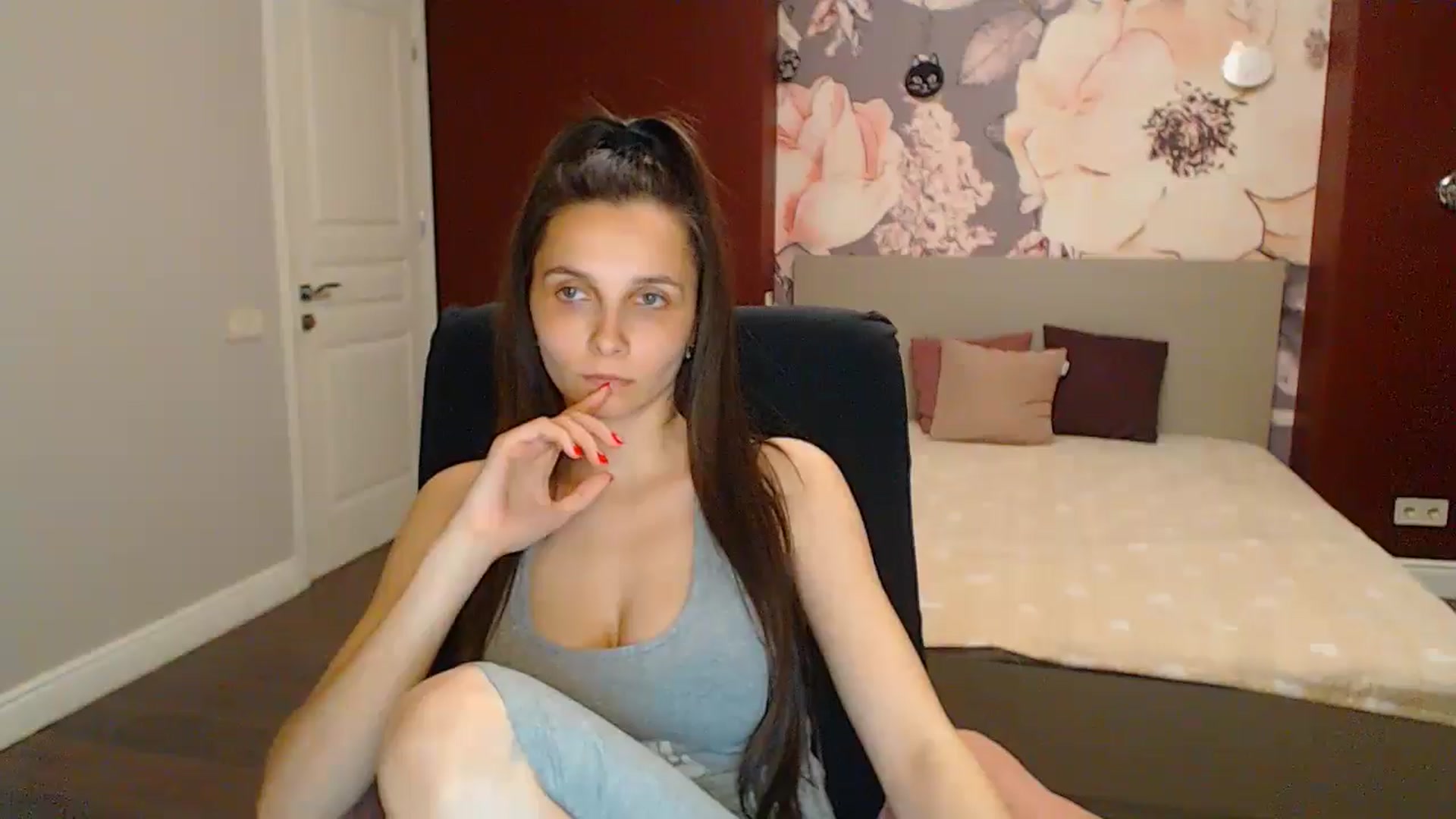 Gallery image thumbnail from Karina_Mils's myfreecams stream on, 05/19/2024, 20:08 image 3 of 20