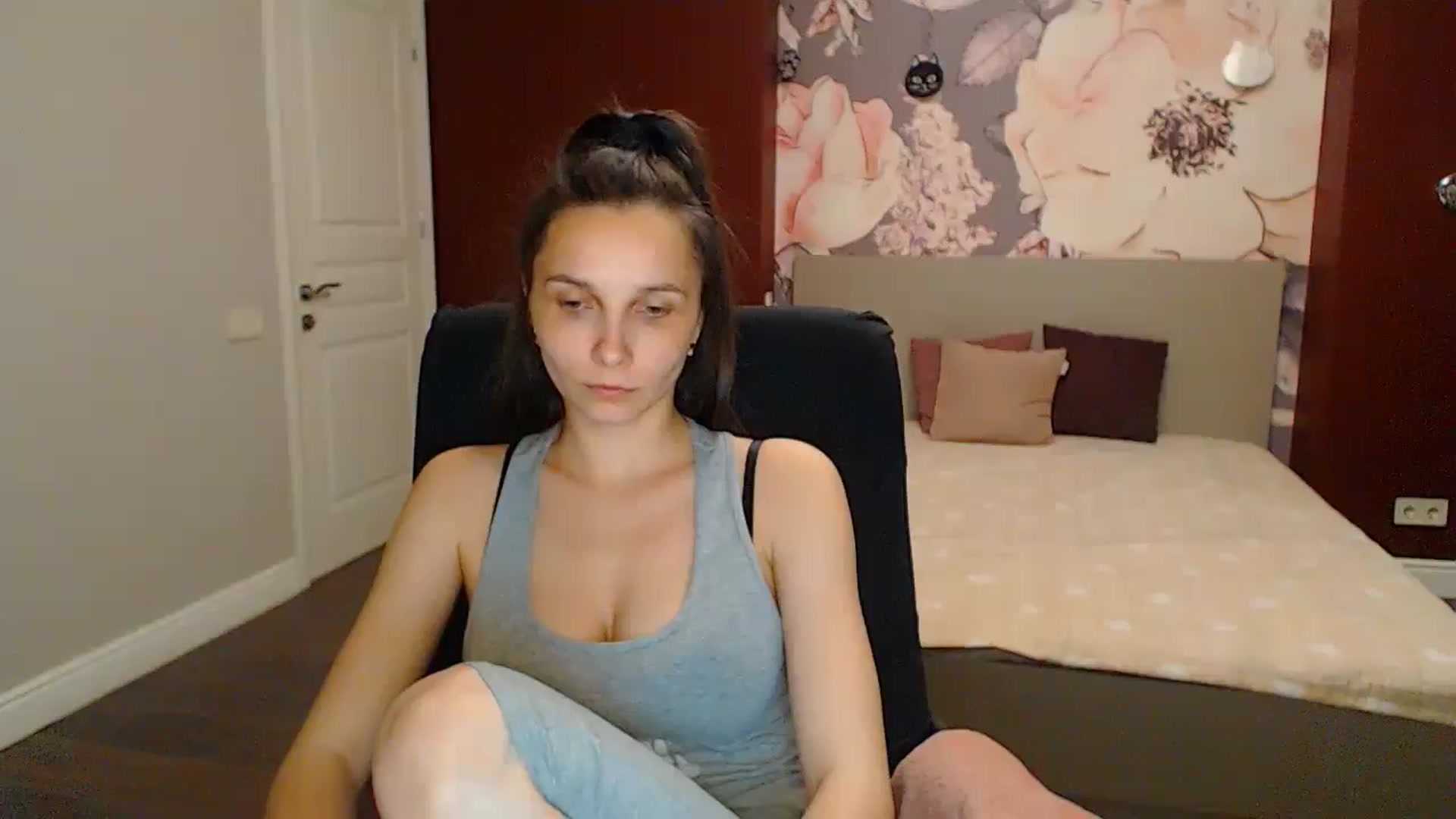 Gallery image thumbnail from Karina_Mils's myfreecams stream on, 05/19/2024, 20:08 image 1 of 20