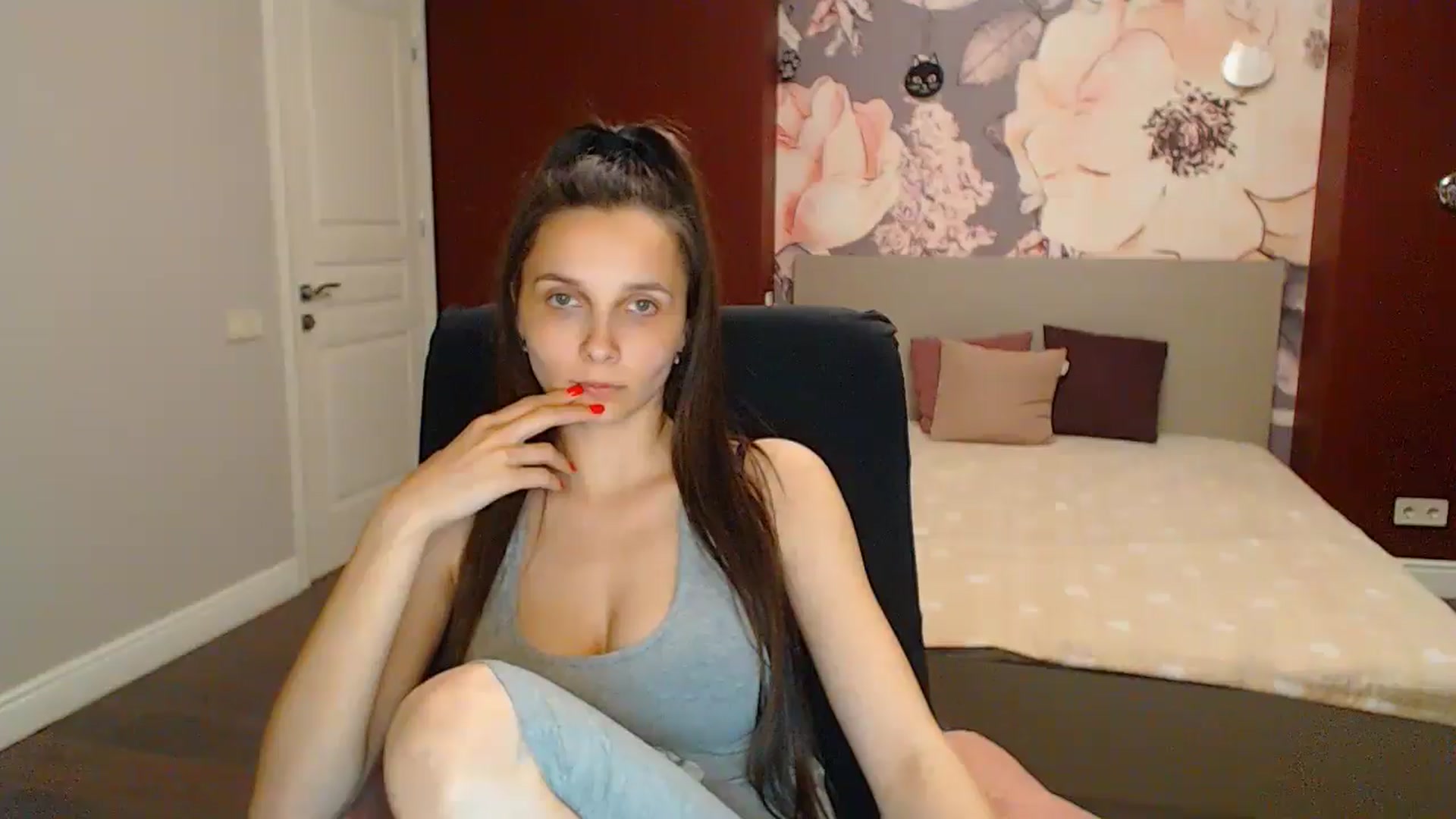 Gallery image thumbnail from Karina_Mils's myfreecams stream on, 05/19/2024, 20:08 image 5 of 20