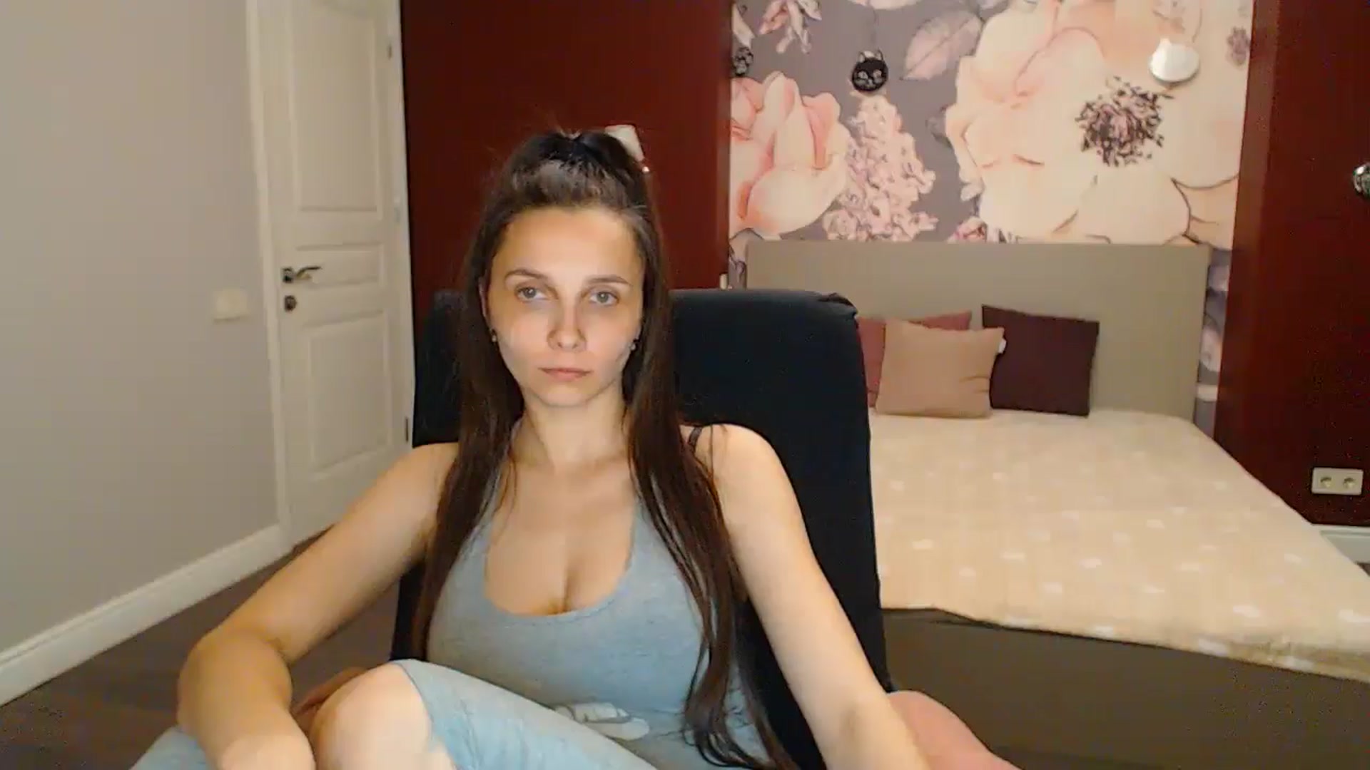 Gallery image thumbnail from Karina_Mils's myfreecams stream on, 05/19/2024, 20:08 image 9 of 20