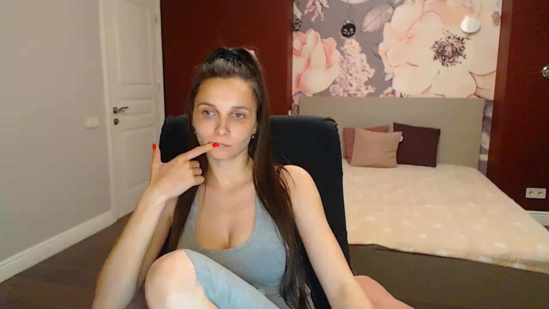 Gallery image thumbnail from Karina_Mils's myfreecams stream on, 05/19/2024, 20:08 image 4 of 20