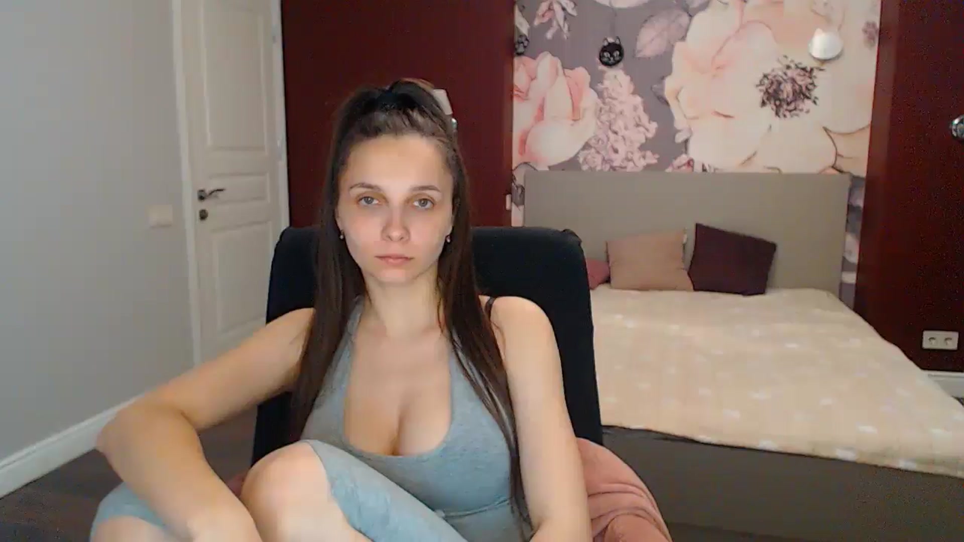Gallery image thumbnail from Karina_Mils's myfreecams stream on, 05/20/2024, 09:32 image 6 of 20