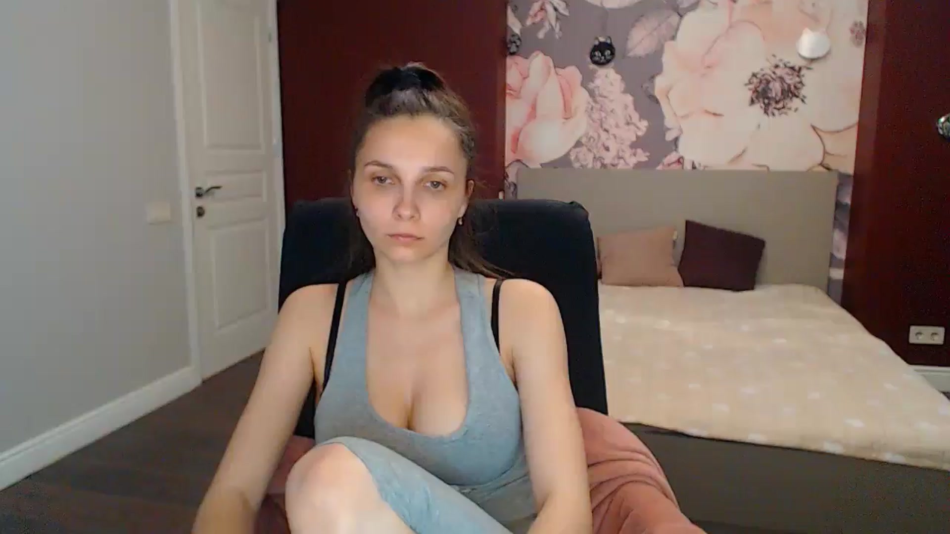 Gallery image thumbnail from Karina_Mils's myfreecams stream on, 05/20/2024, 09:32 image 1 of 20