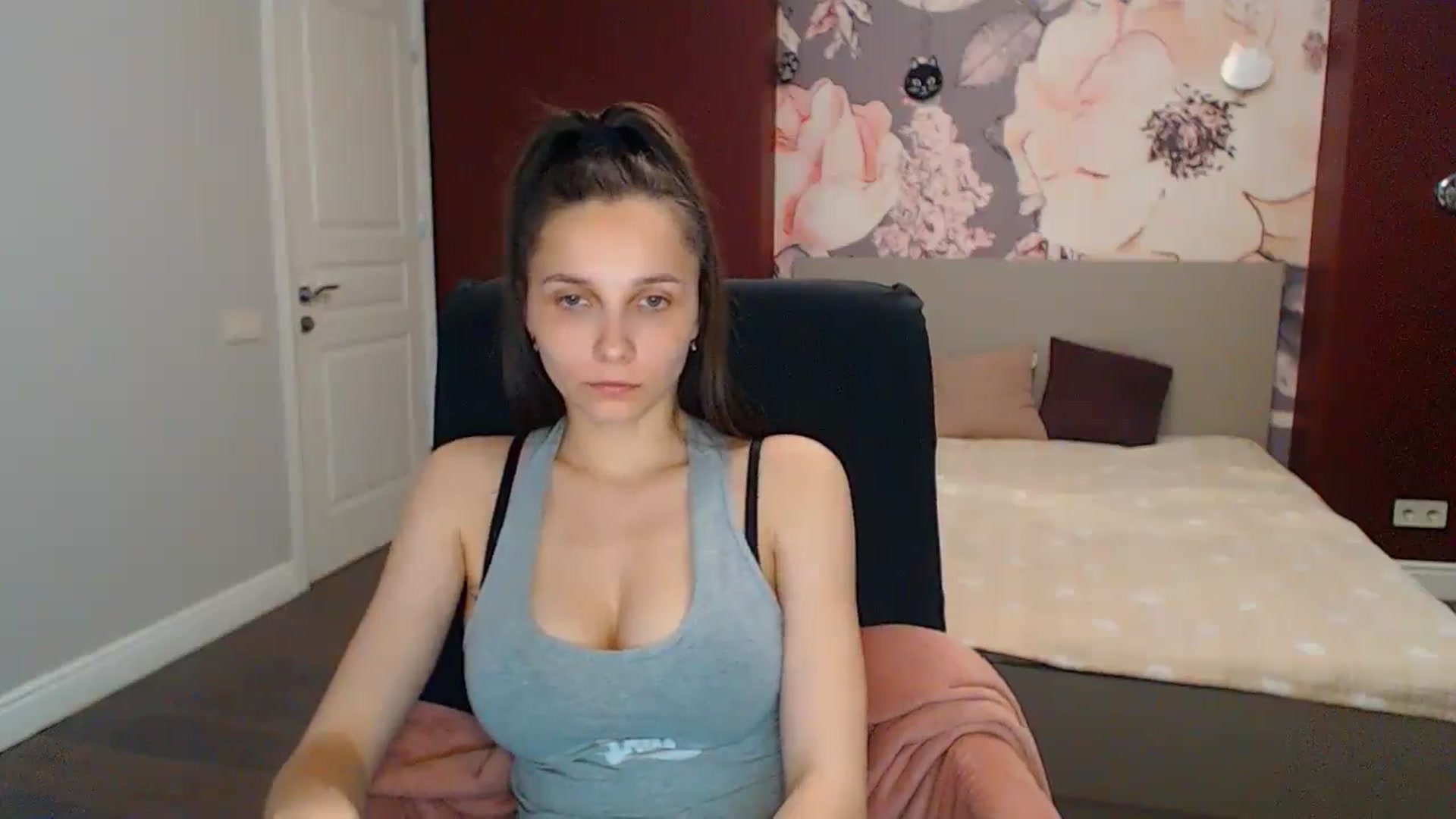 Gallery image thumbnail from Karina_Mils's myfreecams stream on, 05/20/2024, 09:32 image 14 of 20