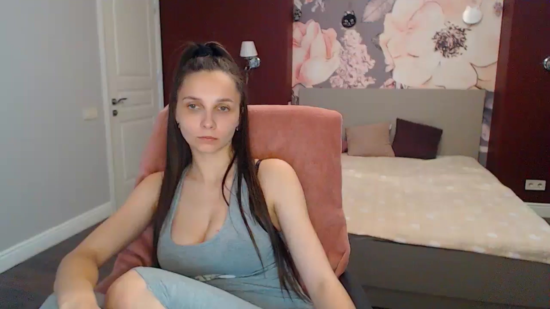 Gallery image thumbnail from Karina_Mils's myfreecams stream on, 05/20/2024, 10:07 image 19 of 20