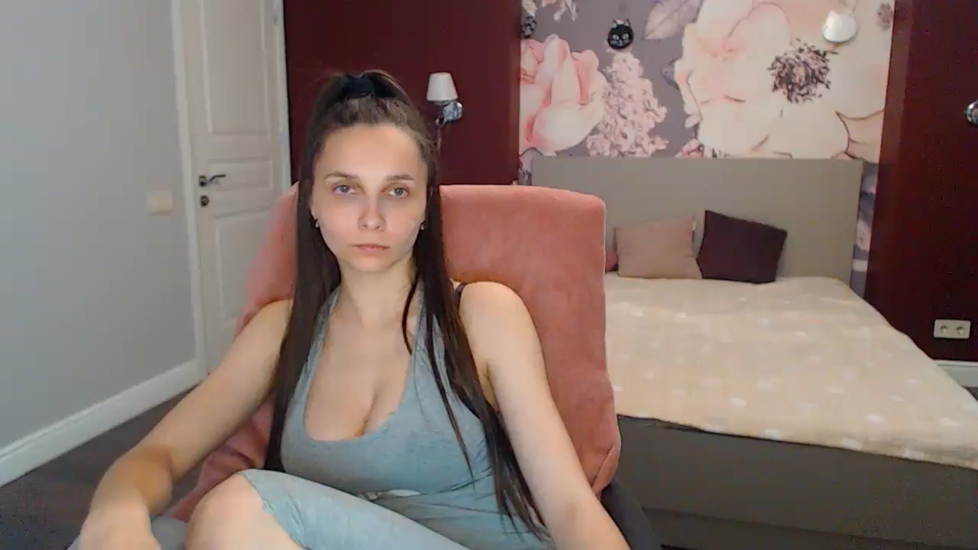 Gallery image thumbnail from Karina_Mils's myfreecams stream on, 05/20/2024, 10:07 image 14 of 20