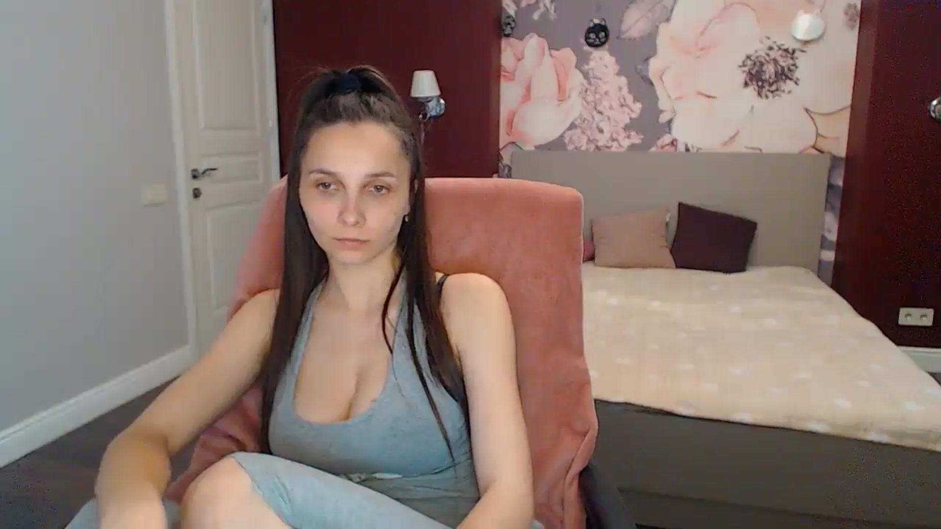 Gallery image thumbnail from Karina_Mils's myfreecams stream on, 05/20/2024, 10:07 image 16 of 20