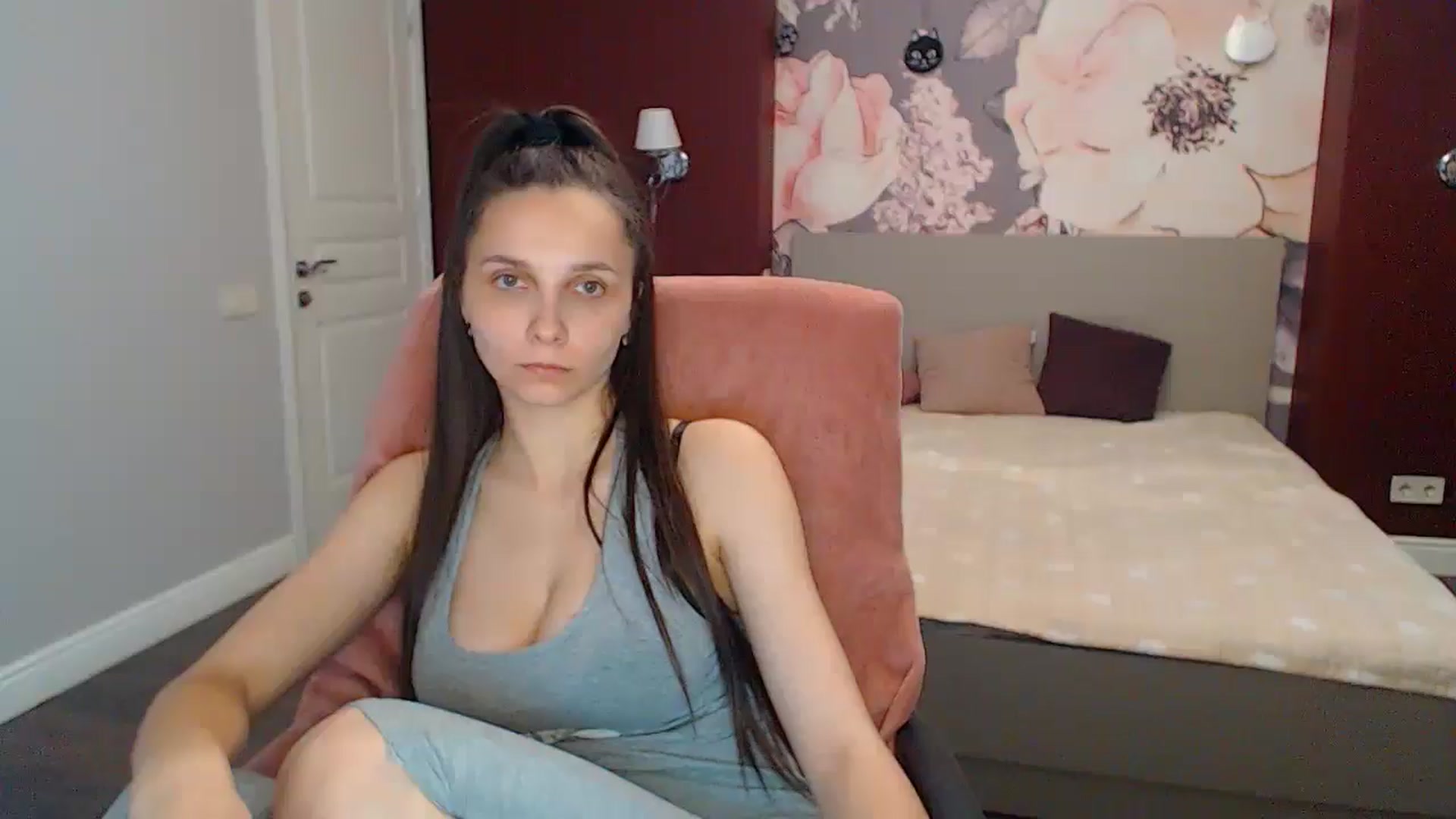 Gallery image thumbnail from Karina_Mils's myfreecams stream on, 05/20/2024, 10:07 image 18 of 20