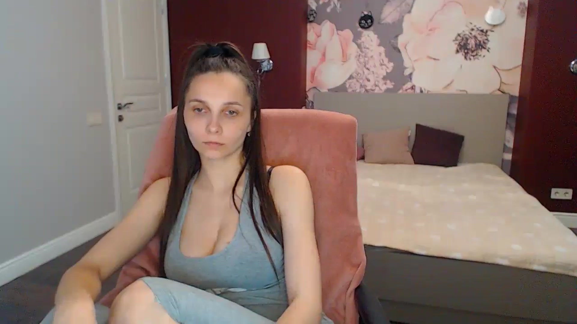 Gallery image thumbnail from Karina_Mils's myfreecams stream on, 05/20/2024, 10:07 image 15 of 20