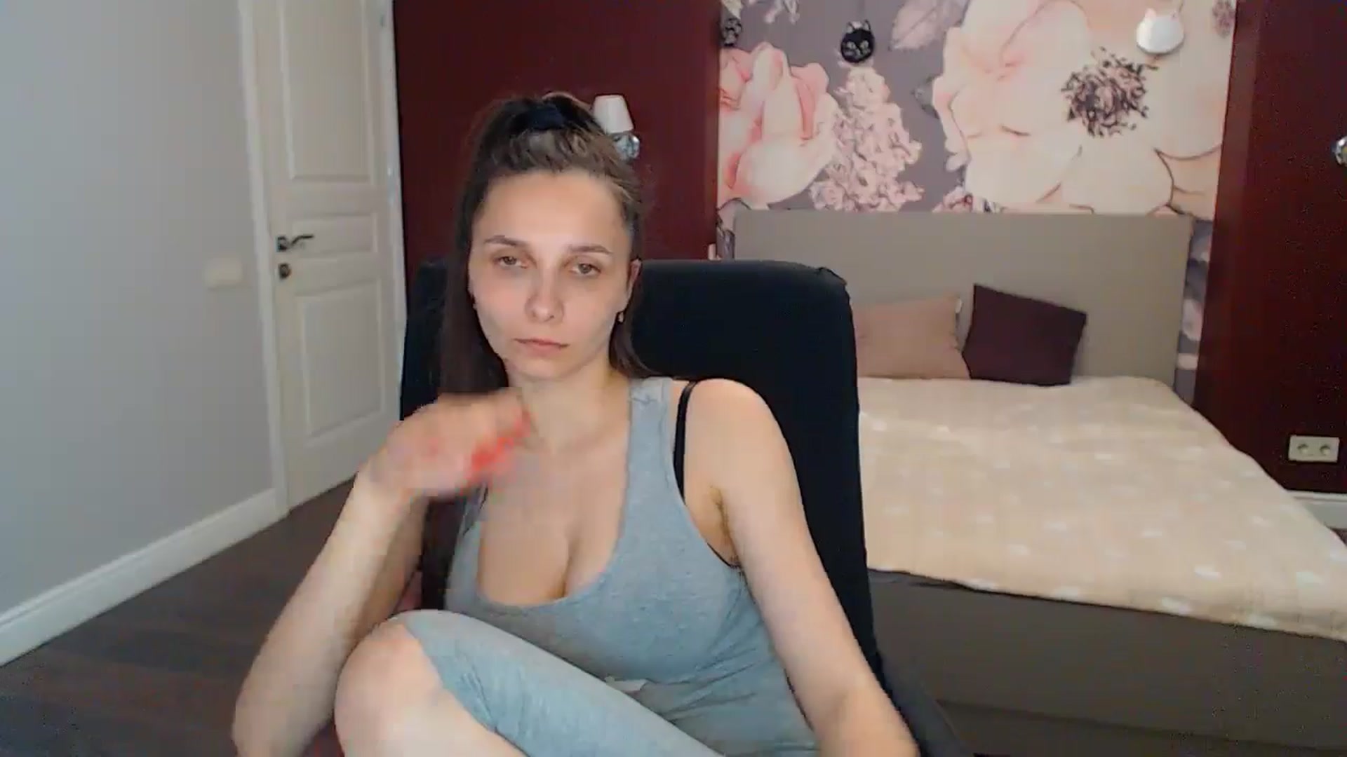 Gallery image thumbnail from Karina_Mils's myfreecams stream on, 05/20/2024, 11:04 image 6 of 20