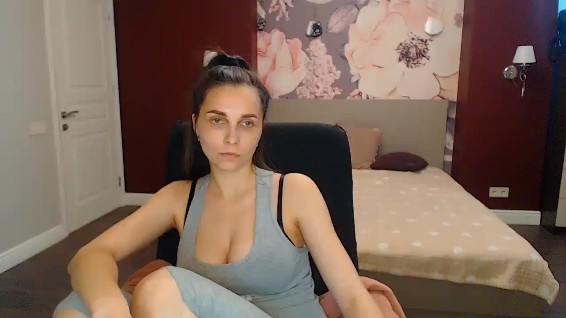 Gallery image thumbnail from Karina_Mils's myfreecams stream on, 05/25/2024, 16:28 image 14 of 20