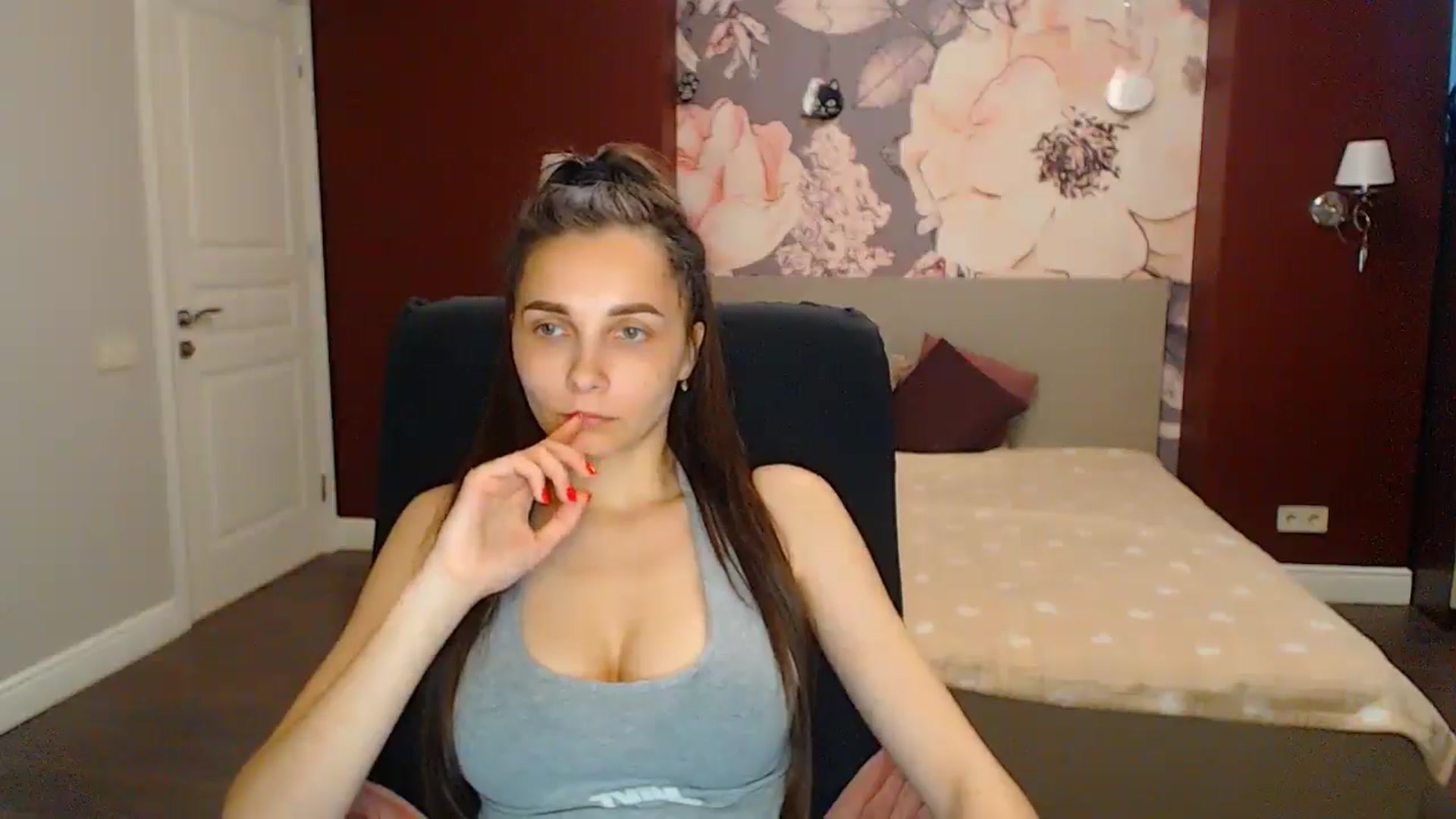 Gallery image thumbnail from Karina_Mils's myfreecams stream on, 05/26/2024, 15:37 image 14 of 20