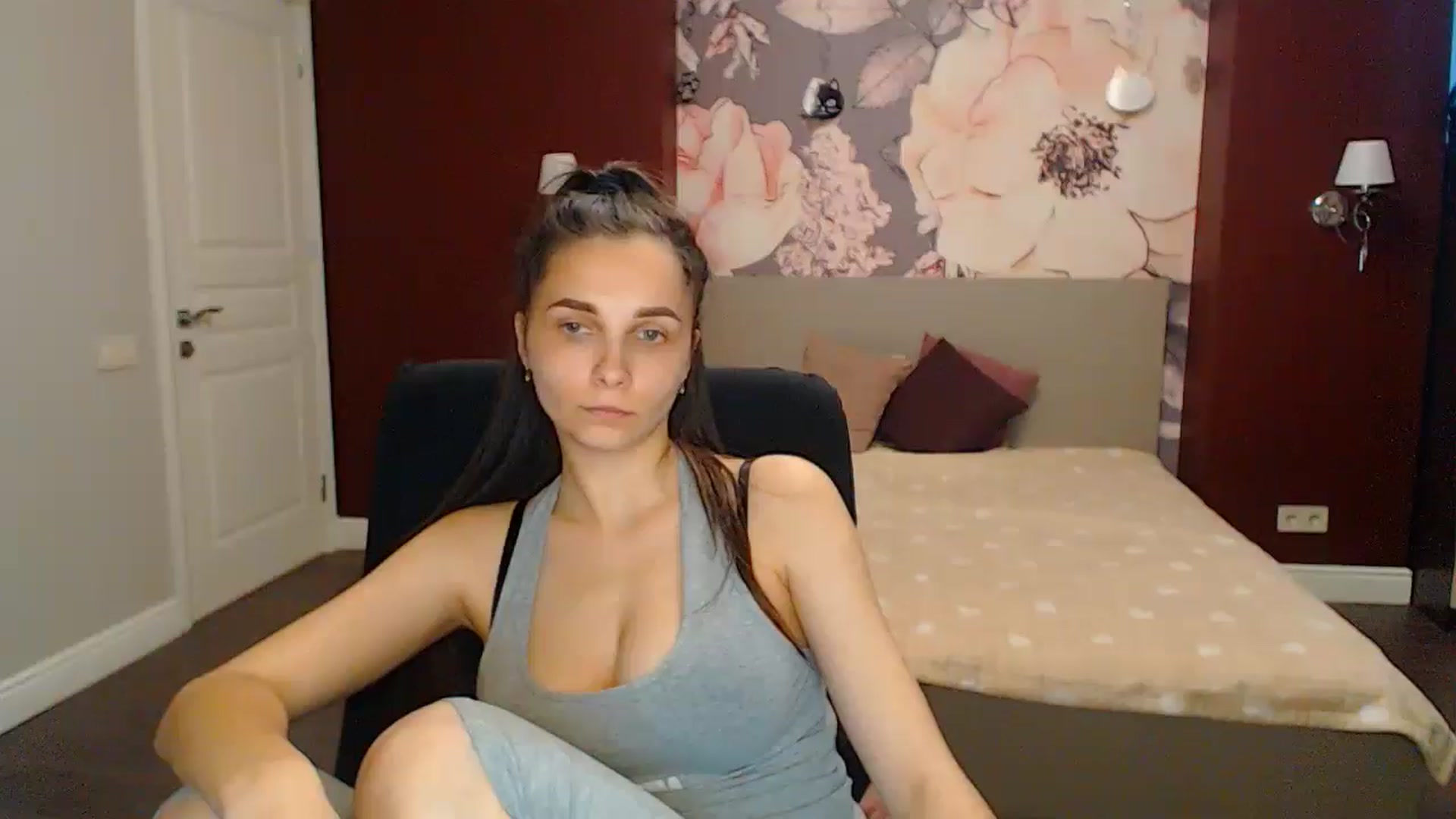 Gallery image thumbnail from Karina_Mils's myfreecams stream on, 05/26/2024, 15:37 image 17 of 20