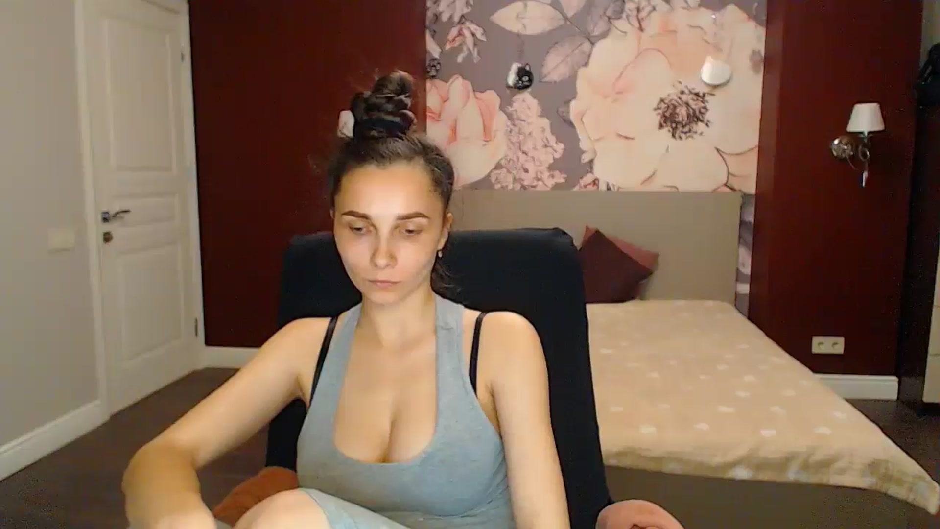 Gallery image thumbnail from Karina_Mils's myfreecams stream on, 05/26/2024, 19:10 image 6 of 20