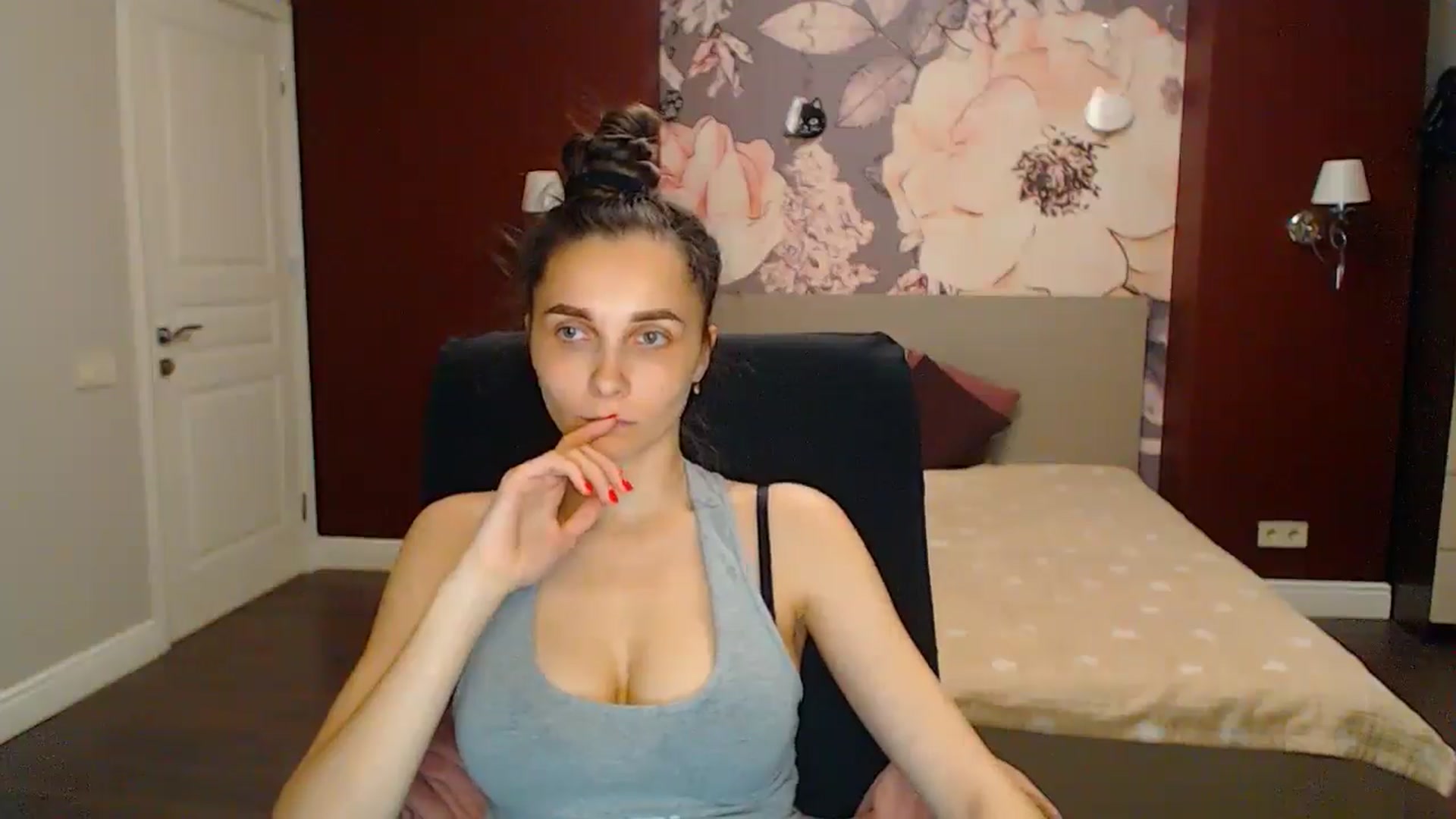 Gallery image thumbnail from Karina_Mils's myfreecams stream on, 05/26/2024, 19:10 image 4 of 20