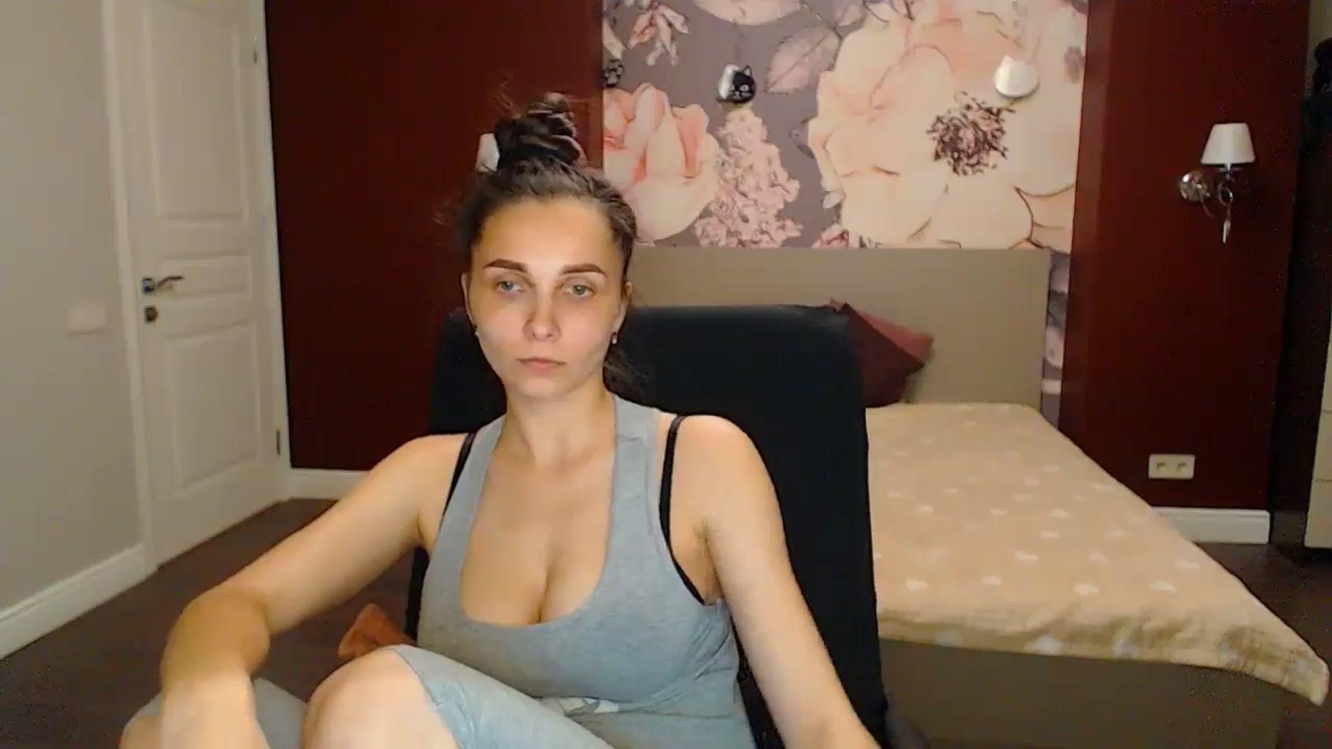 Gallery image thumbnail from Karina_Mils's myfreecams stream on, 05/26/2024, 19:10 image 18 of 20