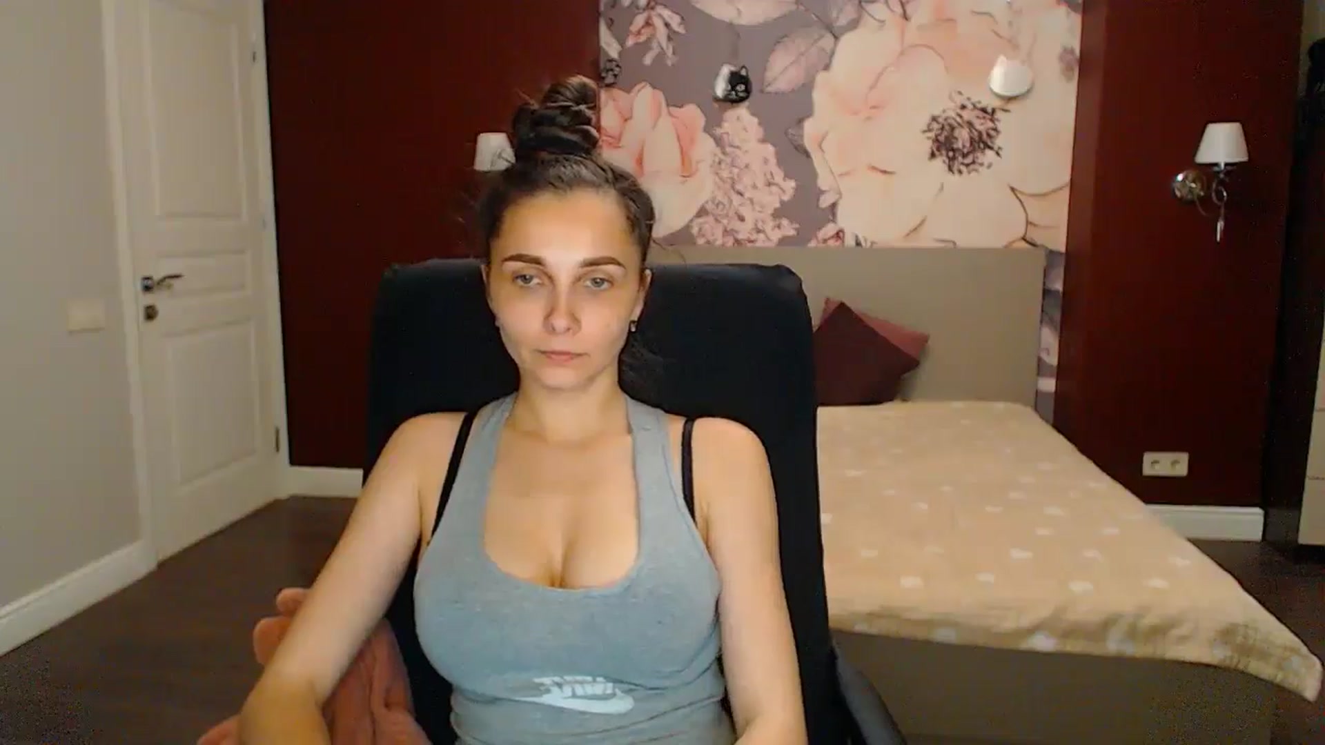 Gallery image thumbnail from Karina_Mils's myfreecams stream on, 05/26/2024, 19:10 image 15 of 20