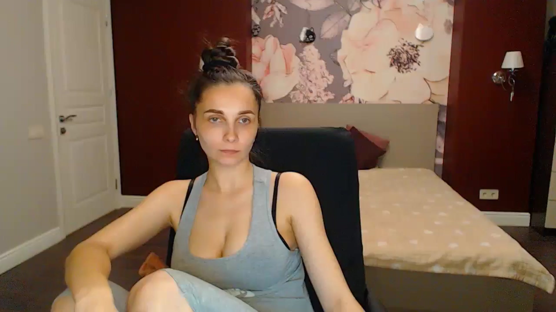Gallery image thumbnail from Karina_Mils's myfreecams stream on, 05/26/2024, 19:10 image 17 of 20