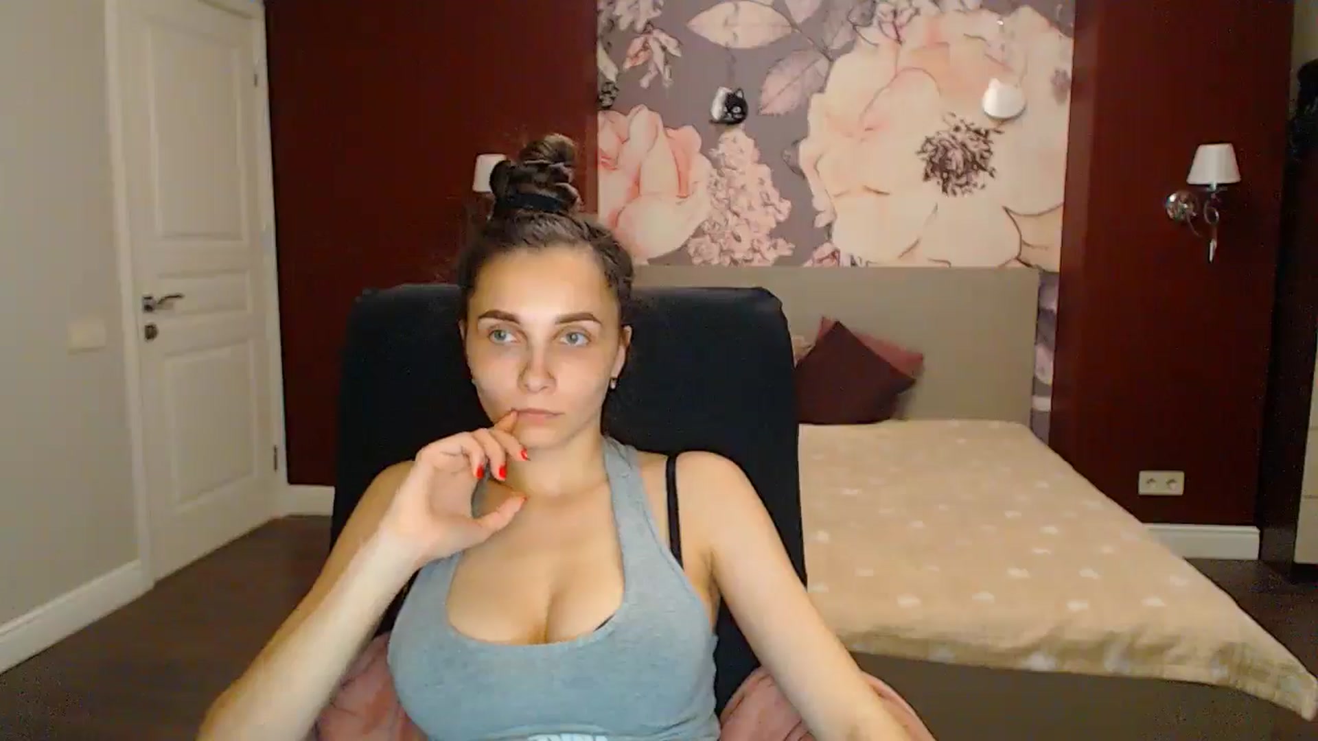 Gallery image thumbnail from Karina_Mils's myfreecams stream on, 05/26/2024, 19:10 image 13 of 20