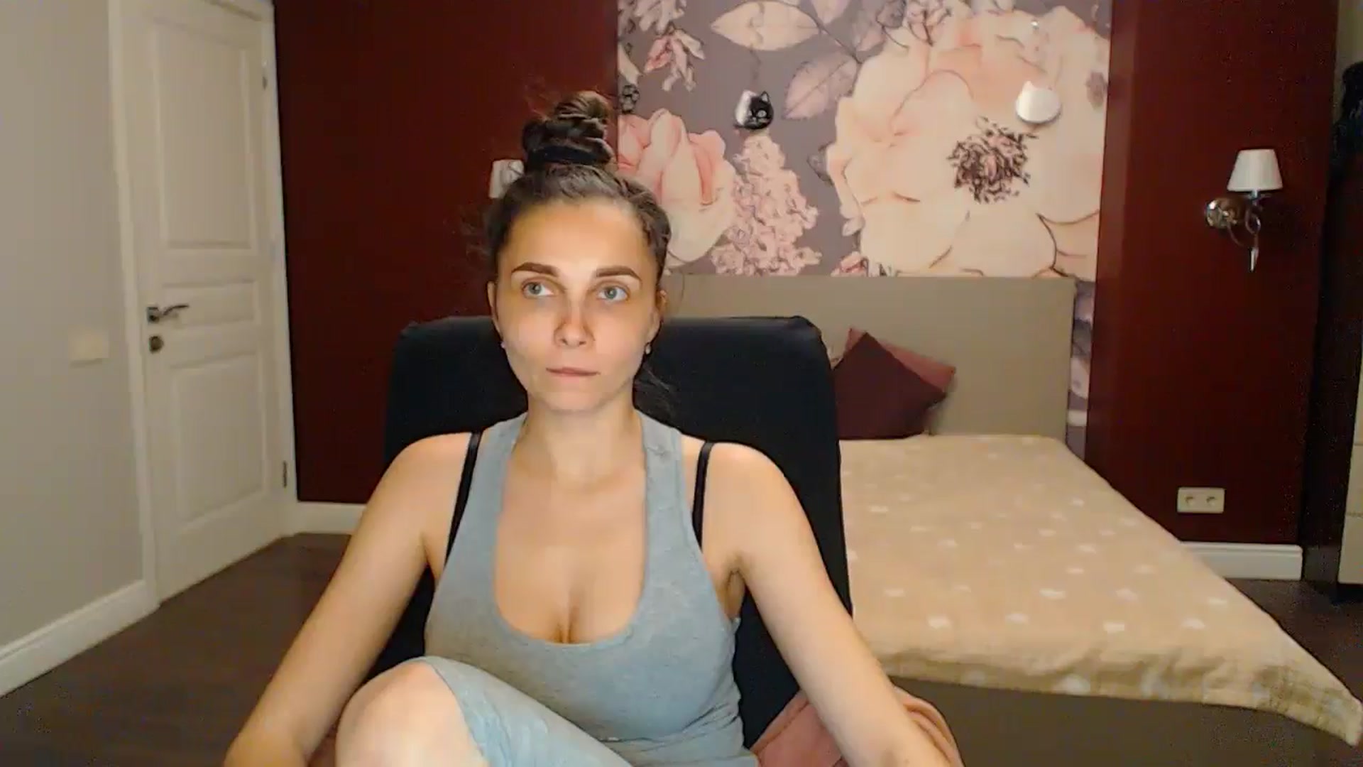 Gallery image thumbnail from Karina_Mils's myfreecams stream on, 05/26/2024, 19:10 image 10 of 20