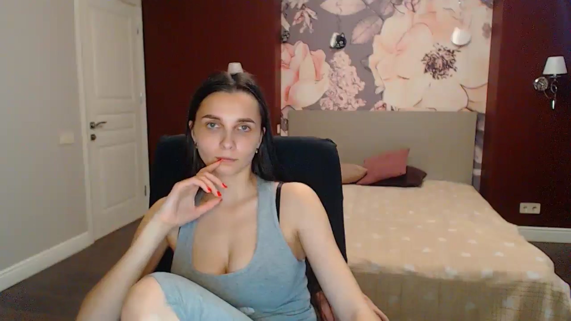 Gallery image thumbnail from Karina_Mils's myfreecams stream on, 05/31/2024, 16:14 image 14 of 20