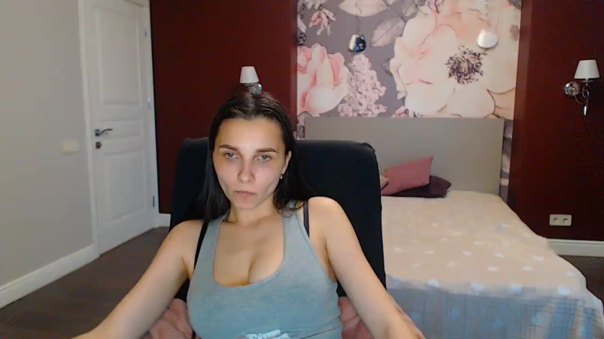Gallery image thumbnail from Karina_Mils's myfreecams stream on, 05/31/2024, 17:26 image 12 of 20