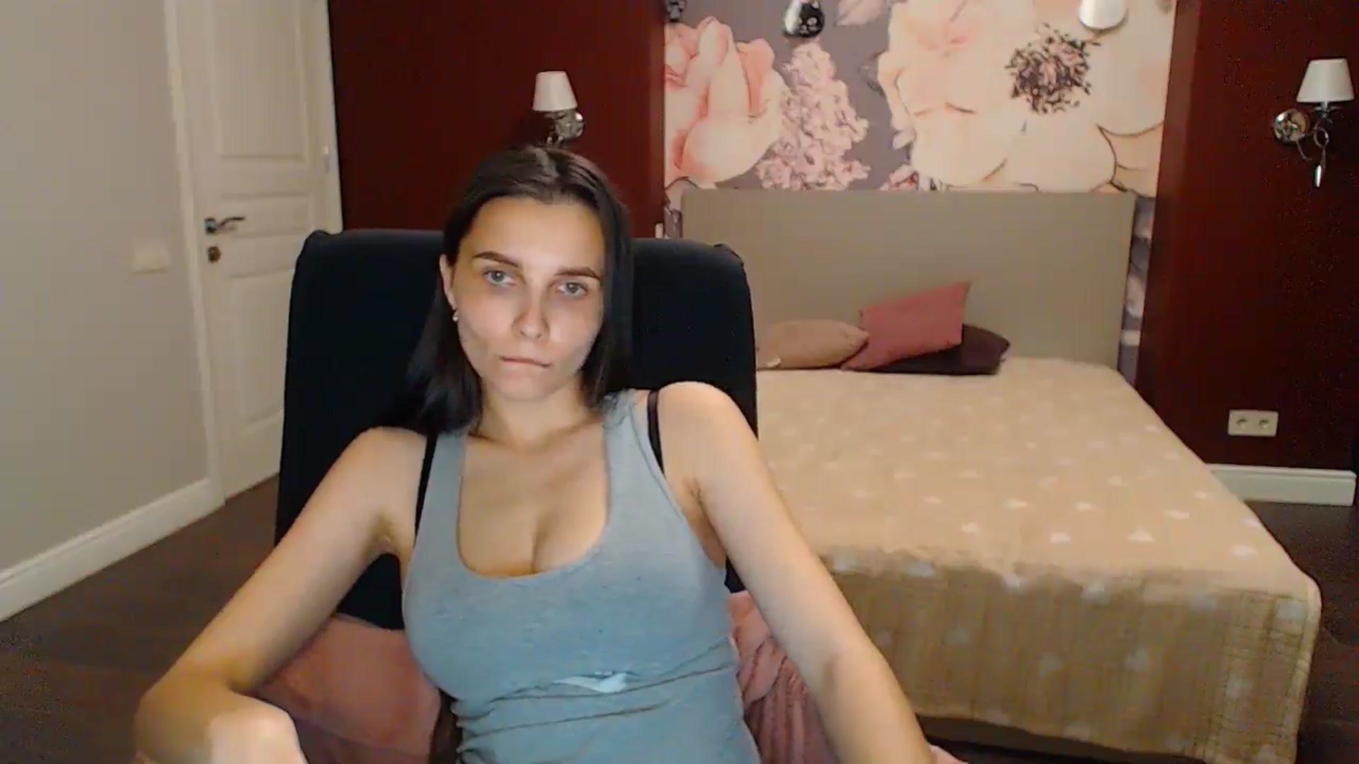 Gallery image thumbnail from Karina_Mils's myfreecams stream on, 05/31/2024, 18:30 image 14 of 20