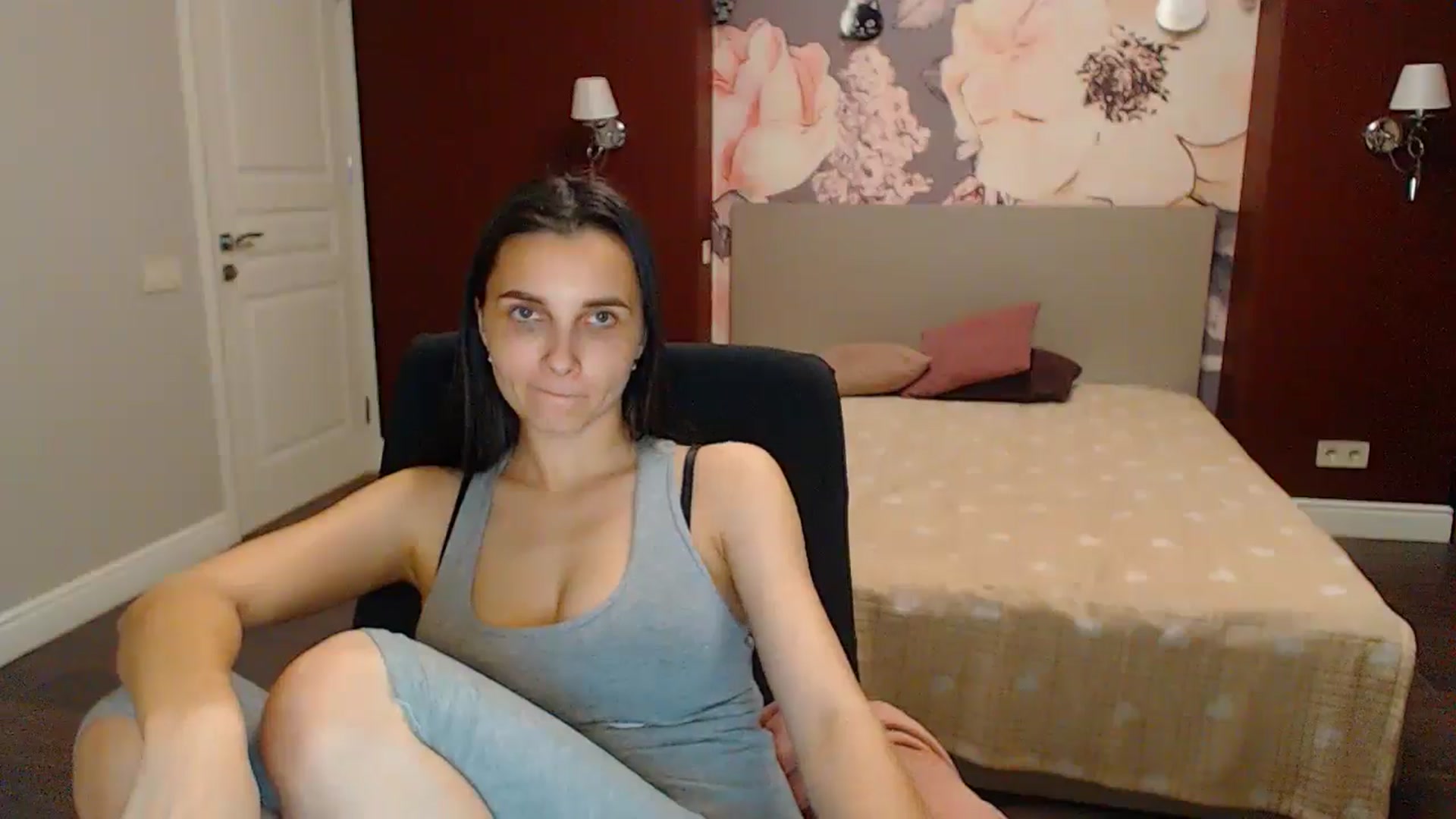 Gallery image thumbnail from Karina_Mils's myfreecams stream on, 05/31/2024, 18:30 image 8 of 20
