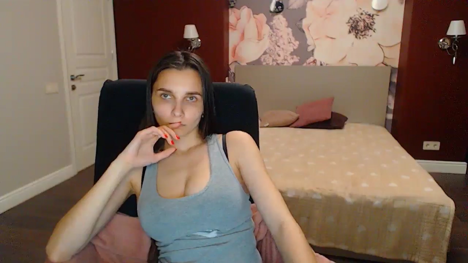 Gallery image thumbnail from Karina_Mils's myfreecams stream on, 05/31/2024, 18:30 image 13 of 20