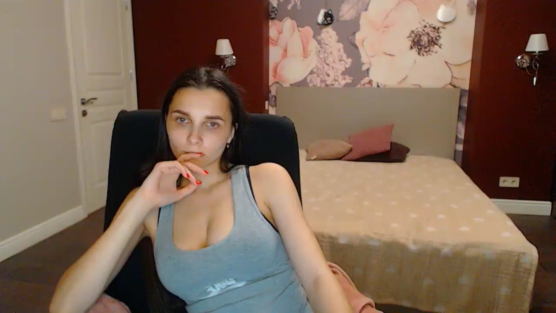 Gallery image thumbnail from Karina_Mils's myfreecams stream on, 05/31/2024, 19:07 image 18 of 20
