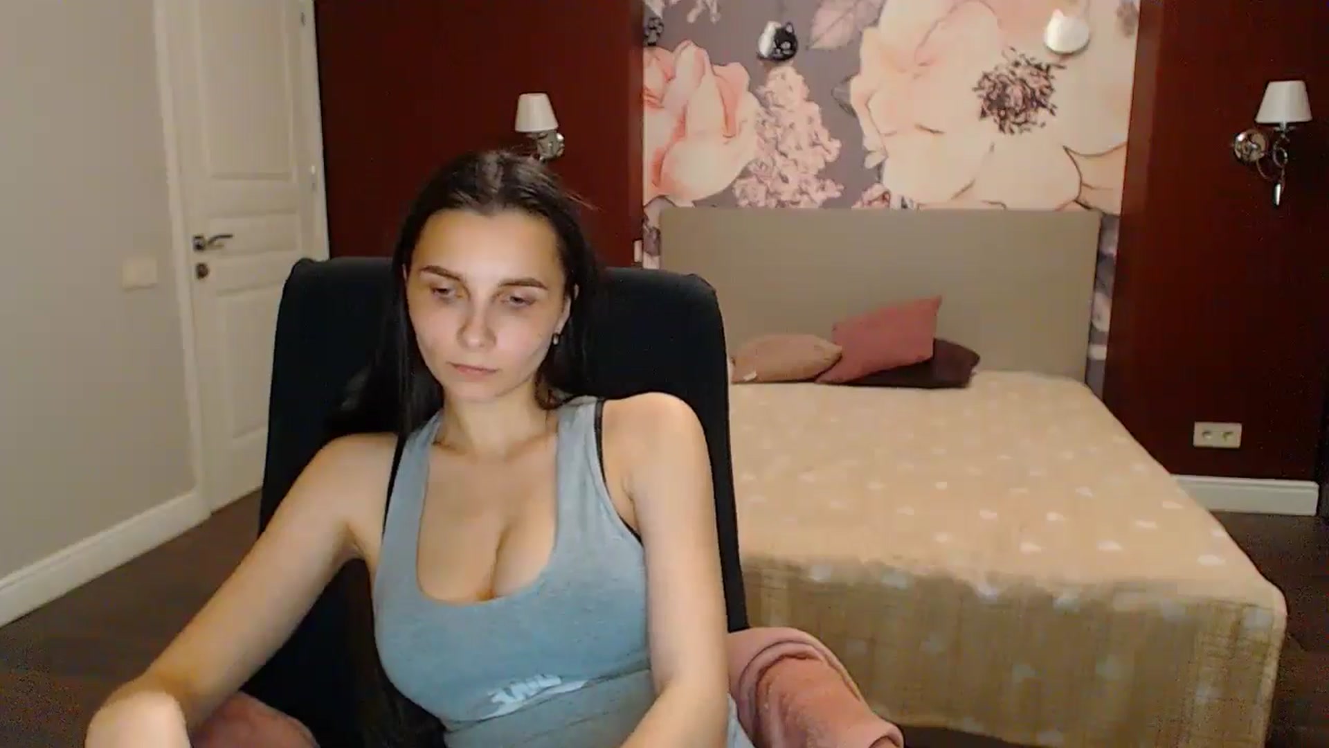 Gallery image thumbnail from Karina_Mils's myfreecams stream on, 05/31/2024, 19:07 image 17 of 20
