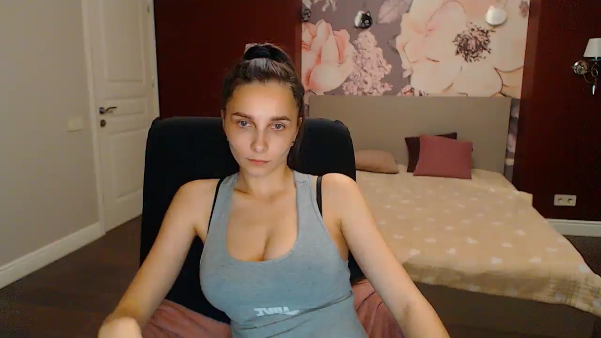 Gallery image thumbnail from Karina_Mils's myfreecams stream on, 06/02/2024, 20:11 image 2 of 20
